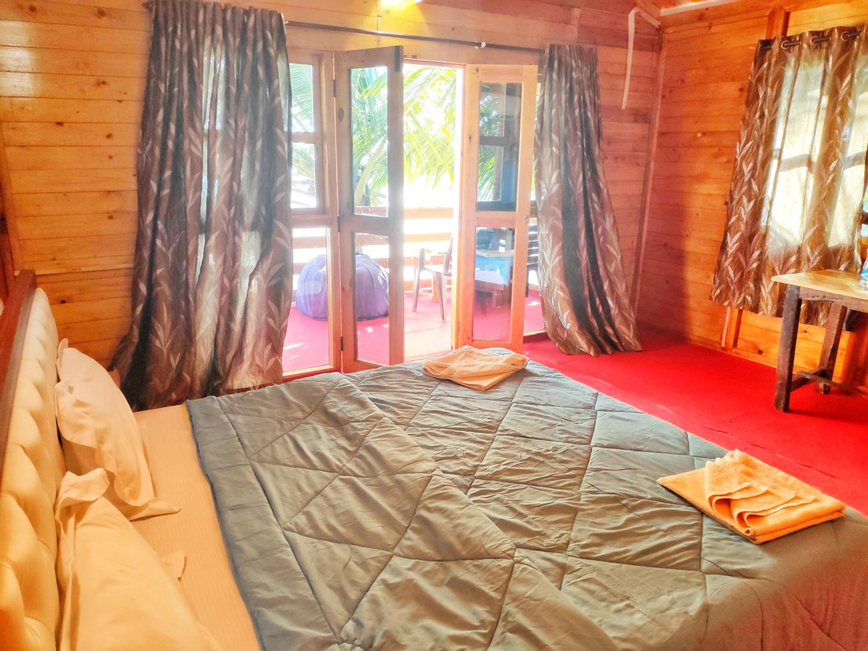 Deluxe Double Room with Balcony and Sea View photo 2