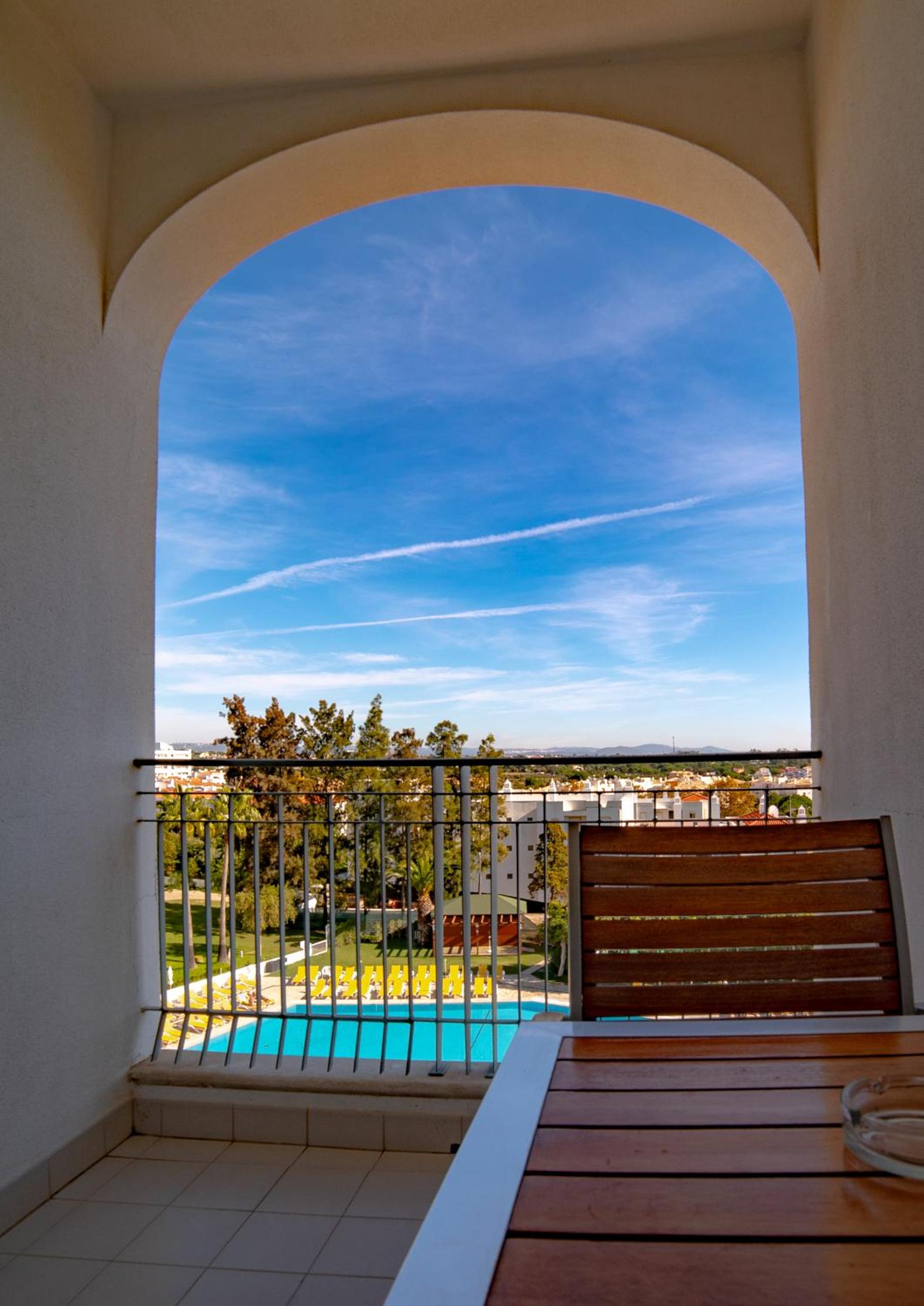 Studio with Pool View - Photo 3