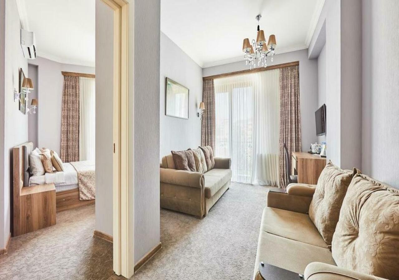 One-Bedroom Suite photo 3