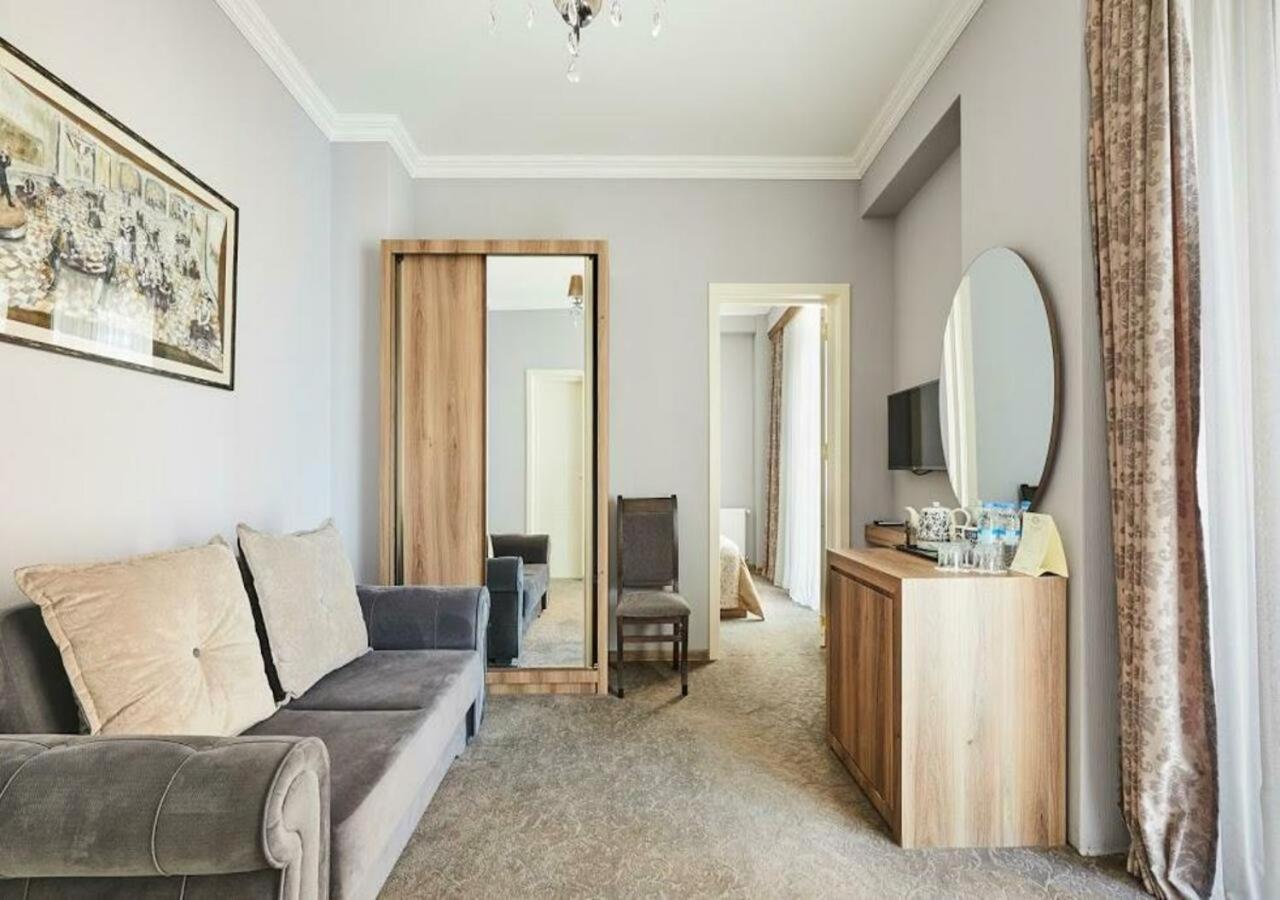 One-Bedroom Suite photo 2