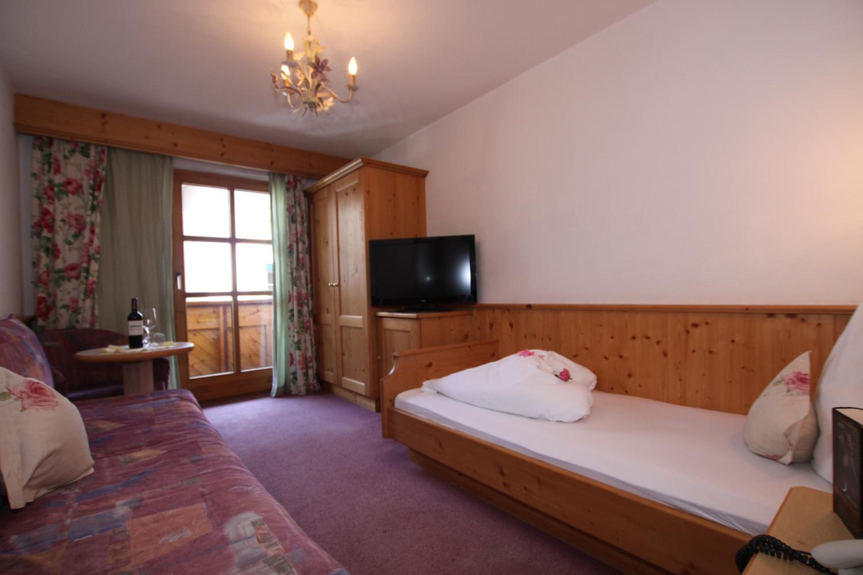 Single Room with Balcony photo 3