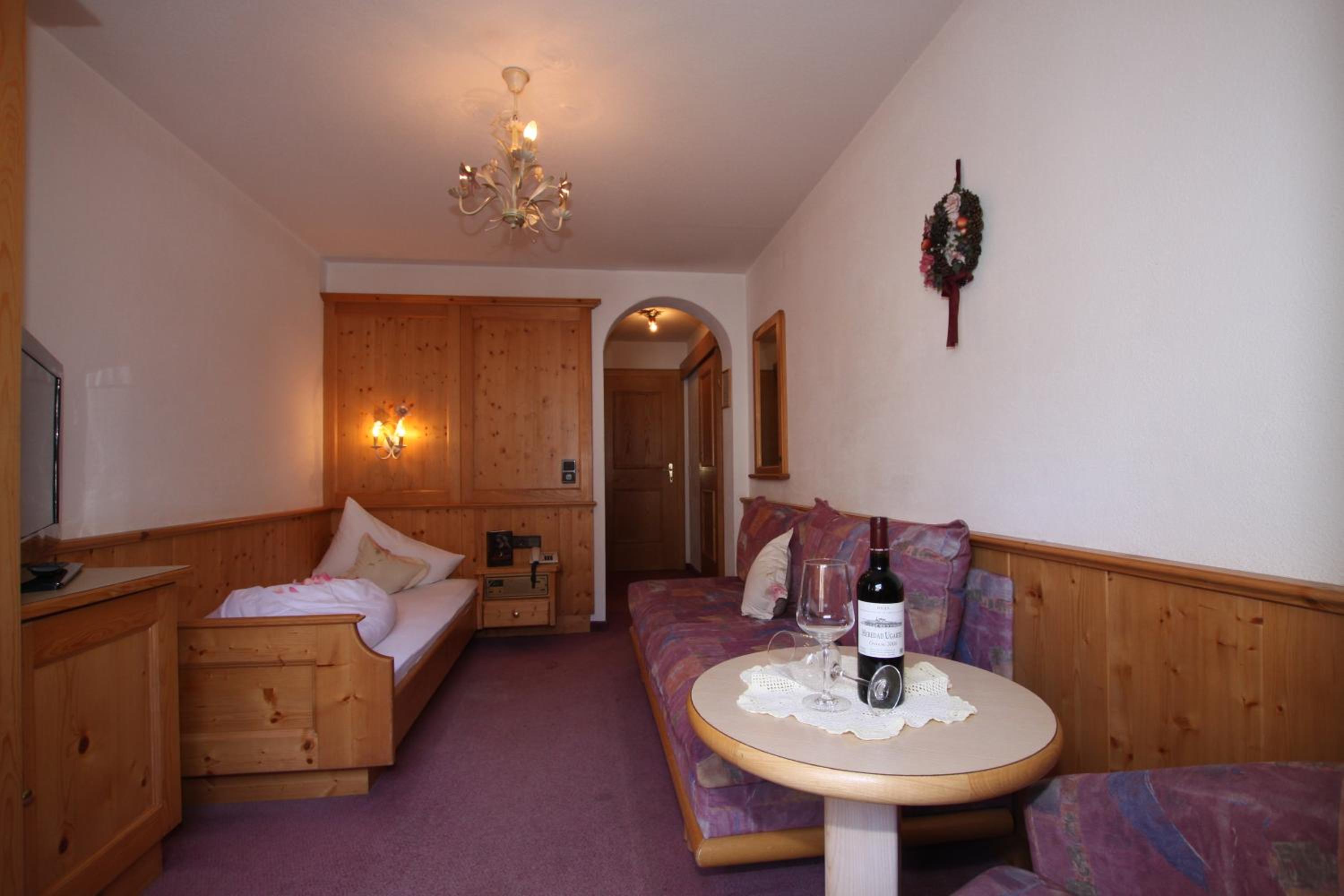 Single Room with Balcony photo 2
