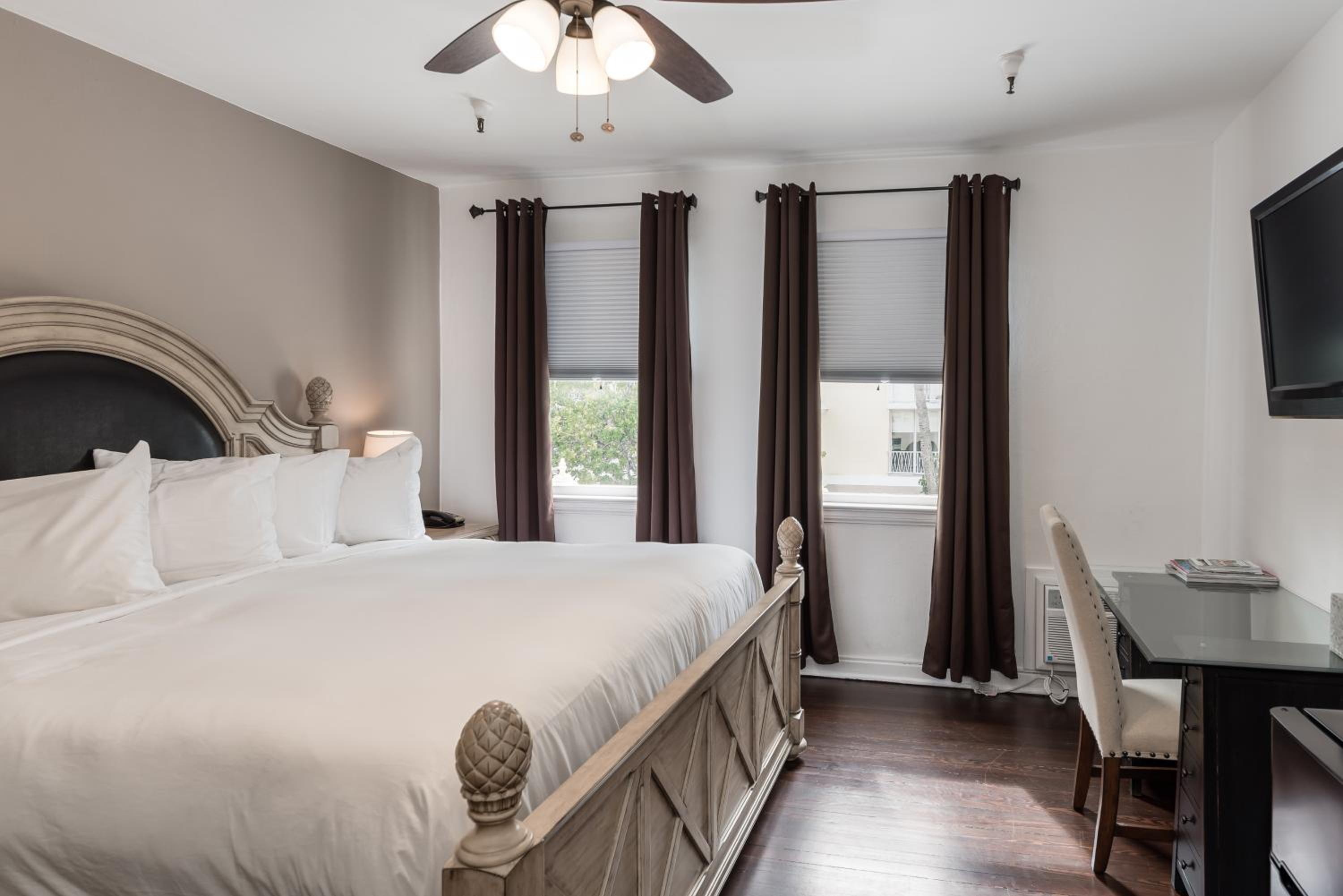 Deluxe King Room photo 2