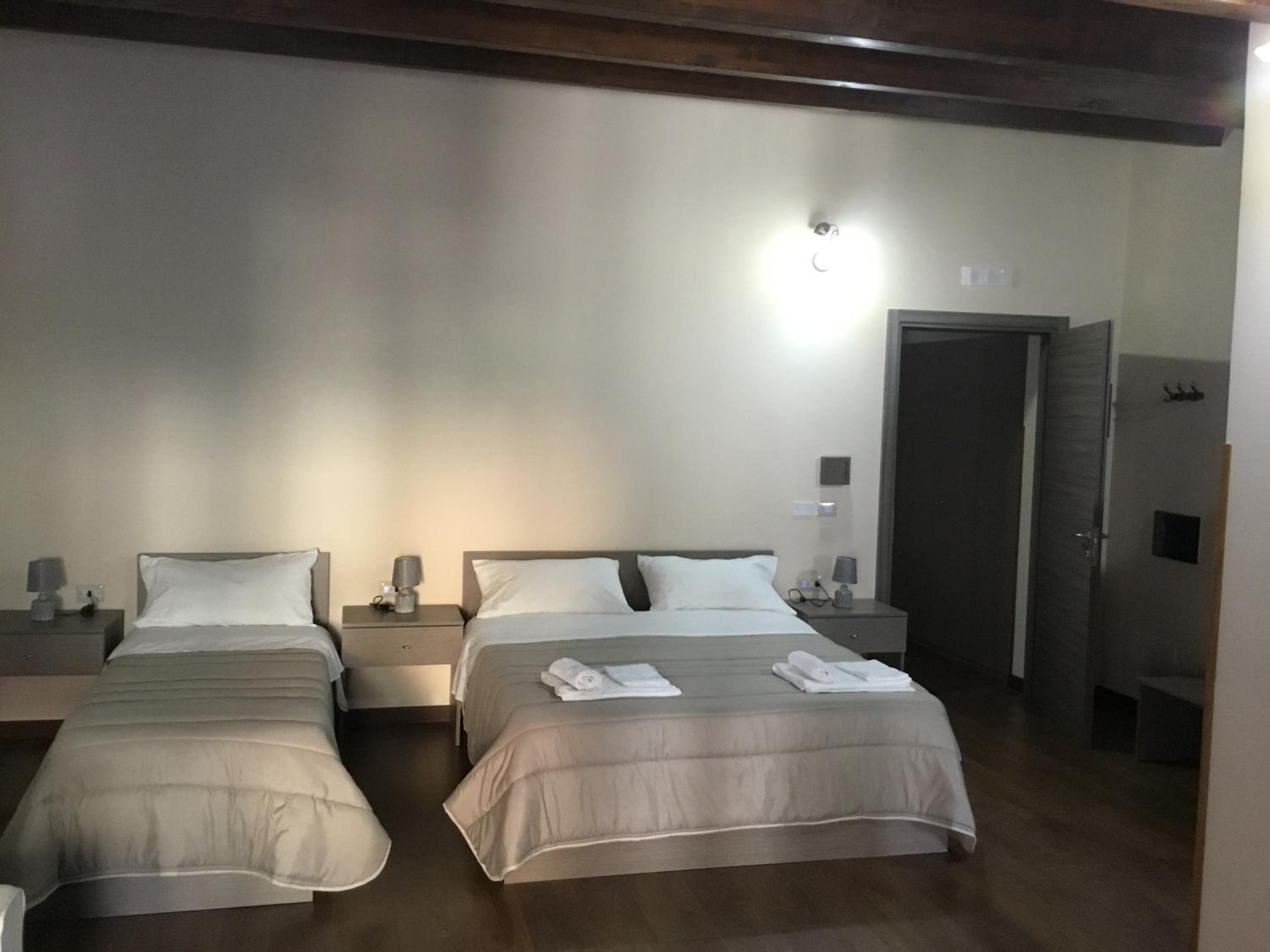 Deluxe Triple Room photo 2