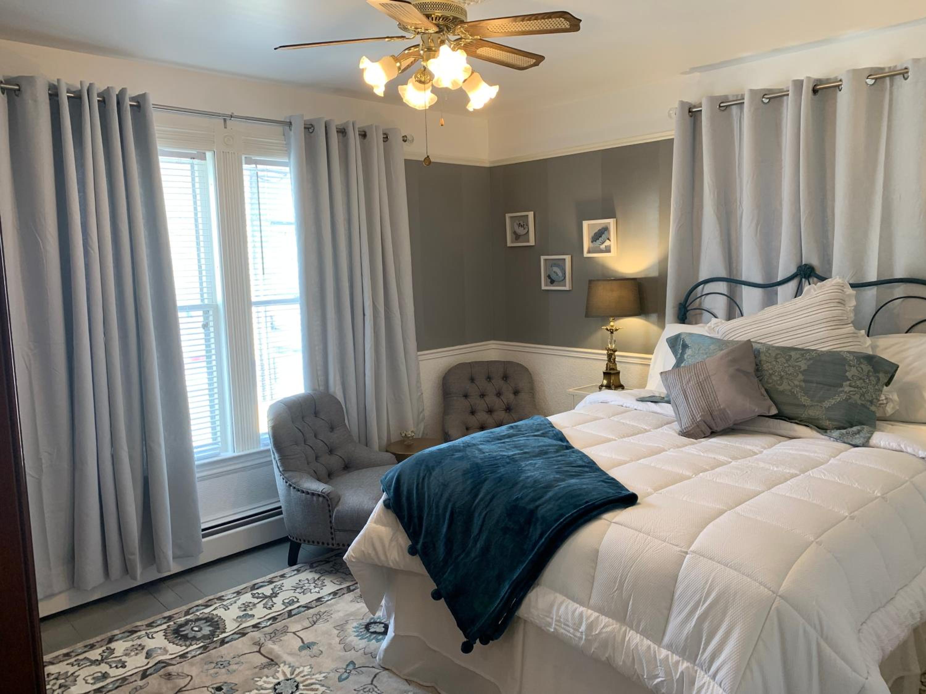 Deluxe Queen Room