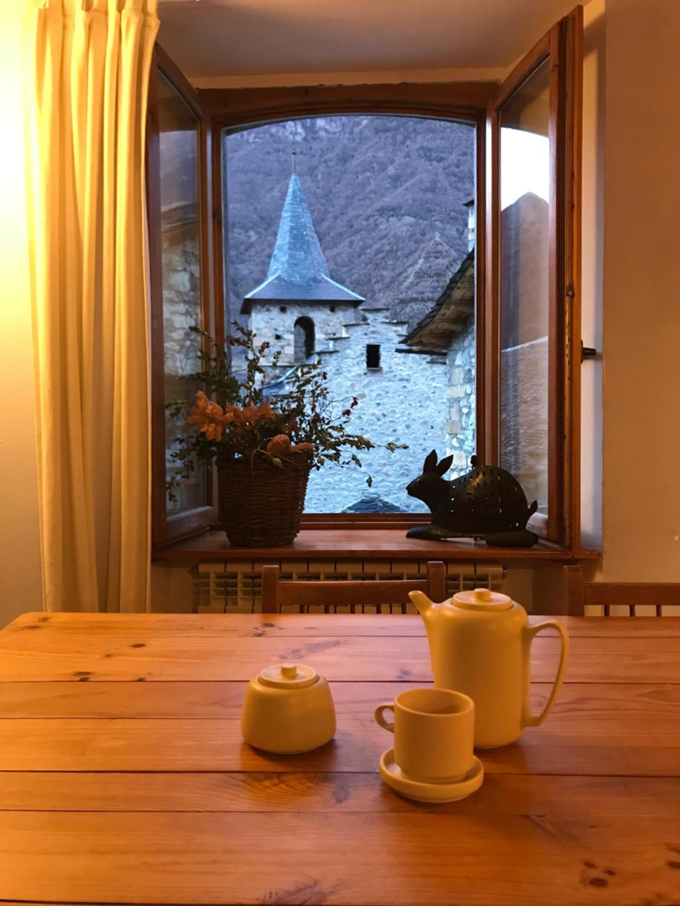 Apartment with Mountain View photo 3