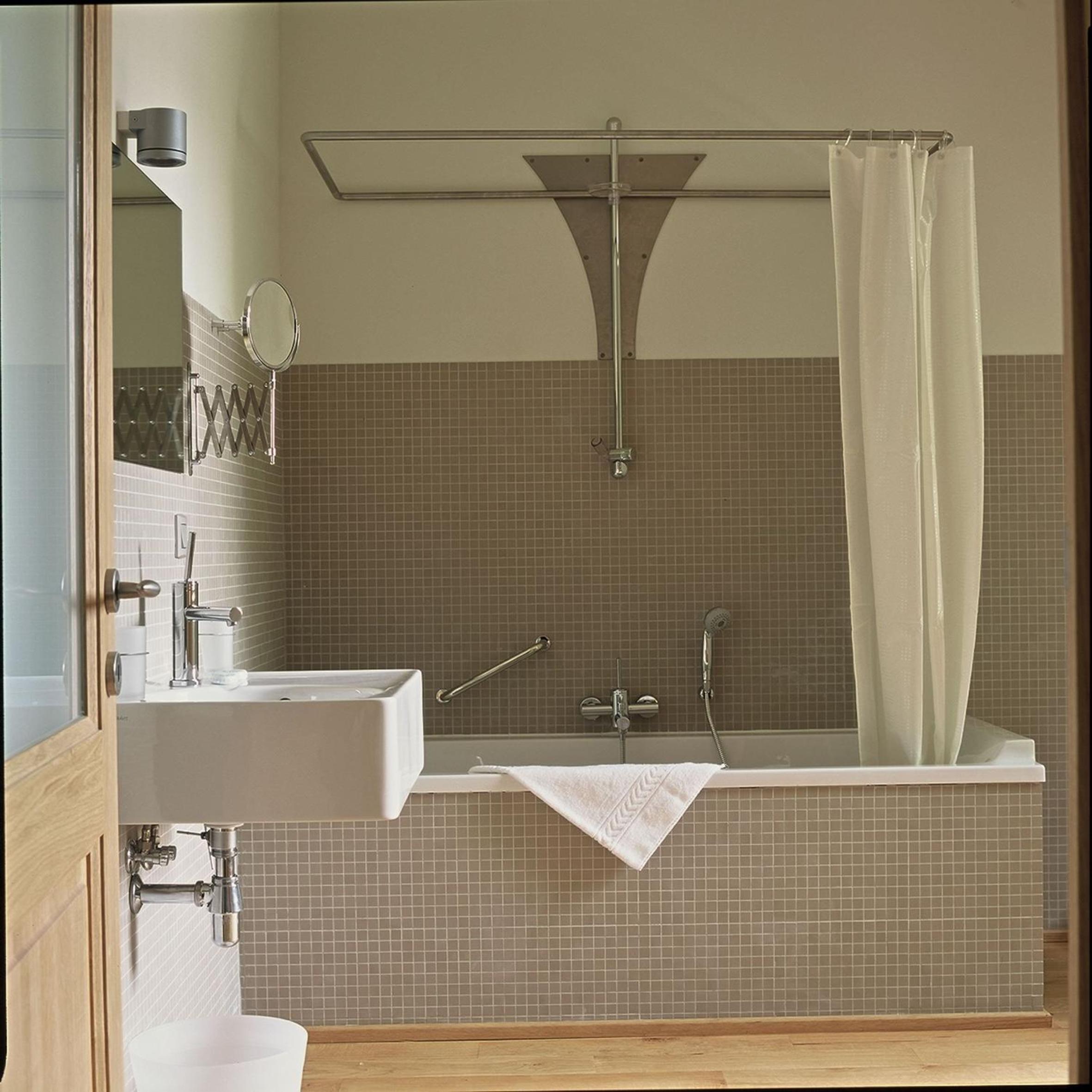 Double or Twin Room - Photo 4