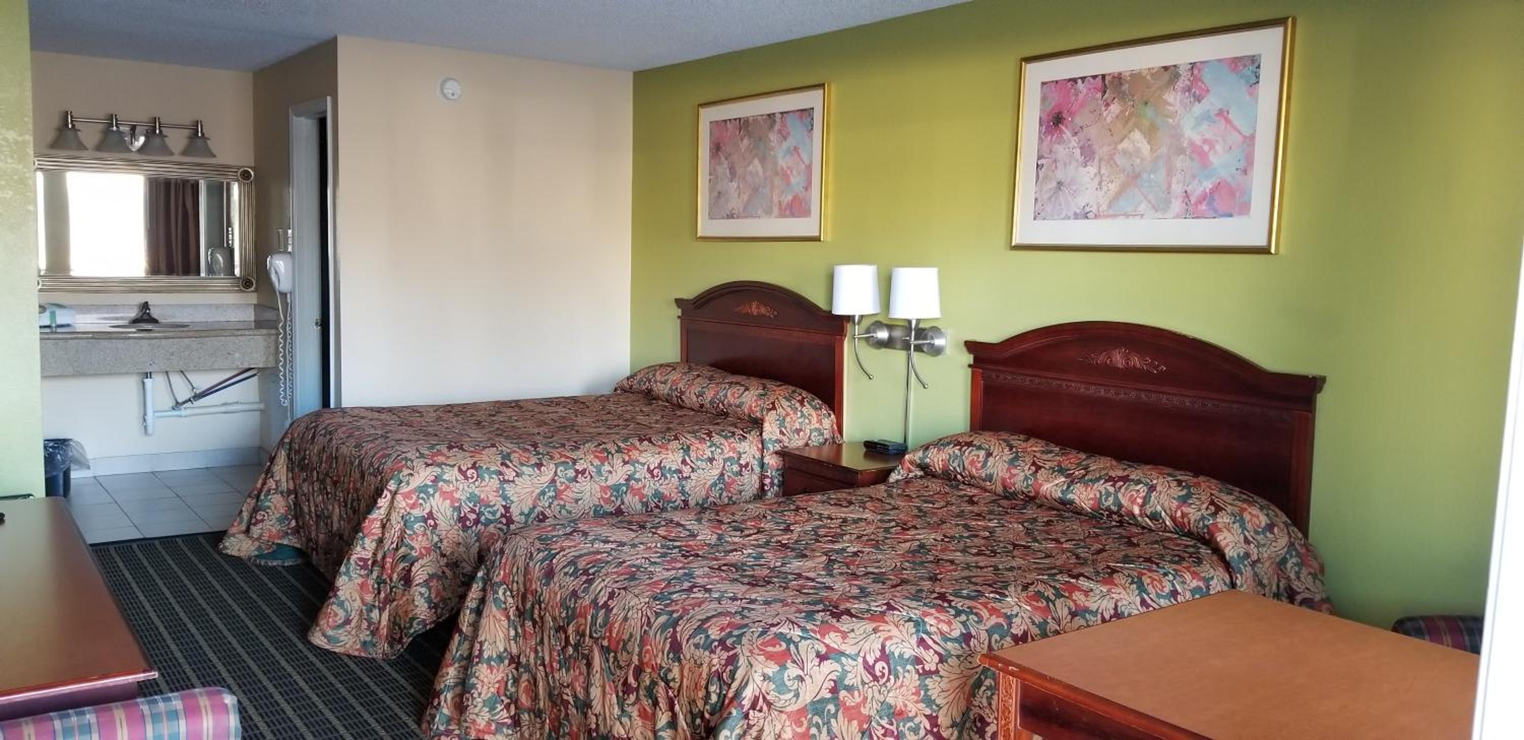Double Room with Two Double Beds - Smoking - Photo 1