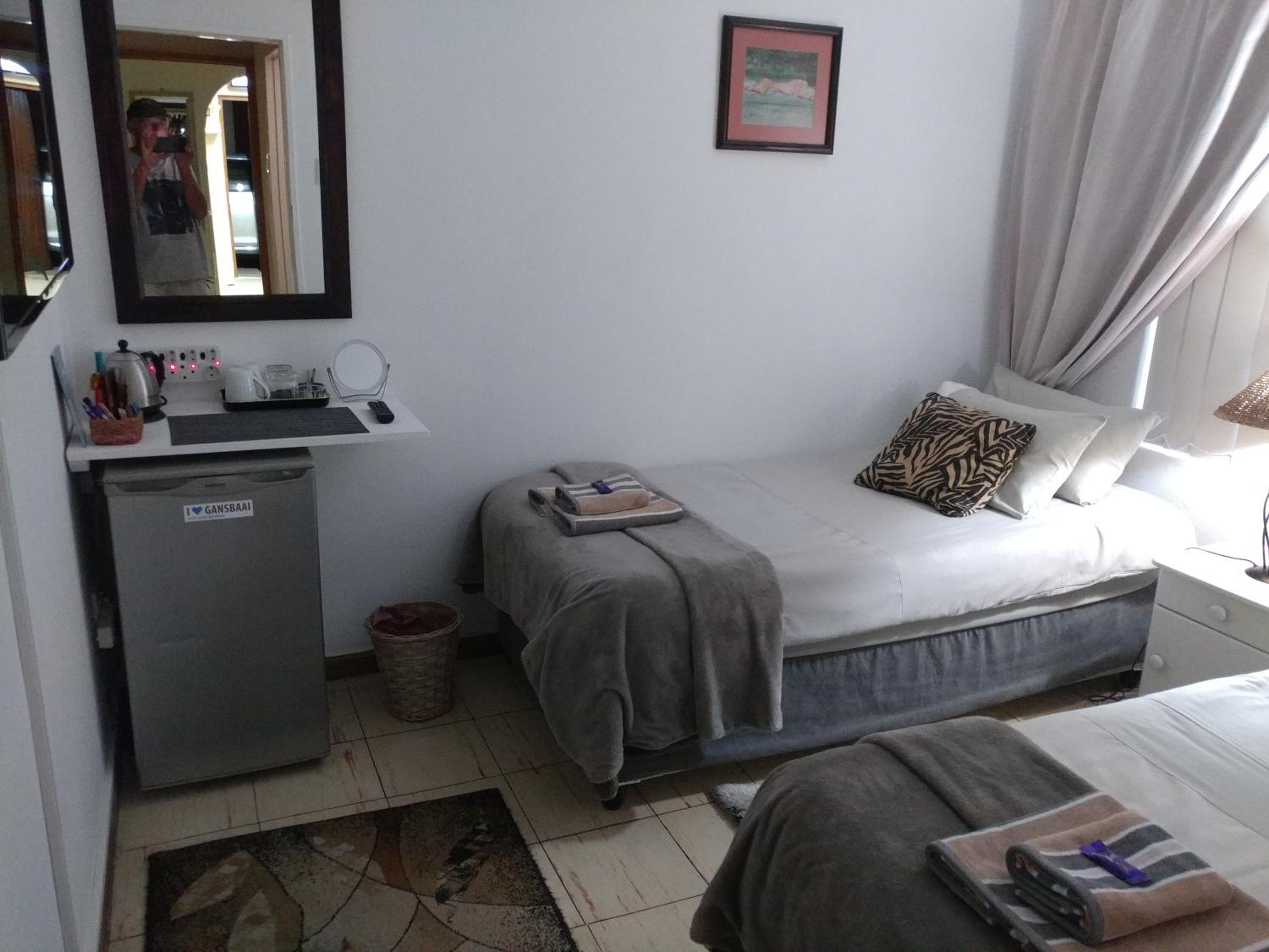 Twin Room - Photo 3
