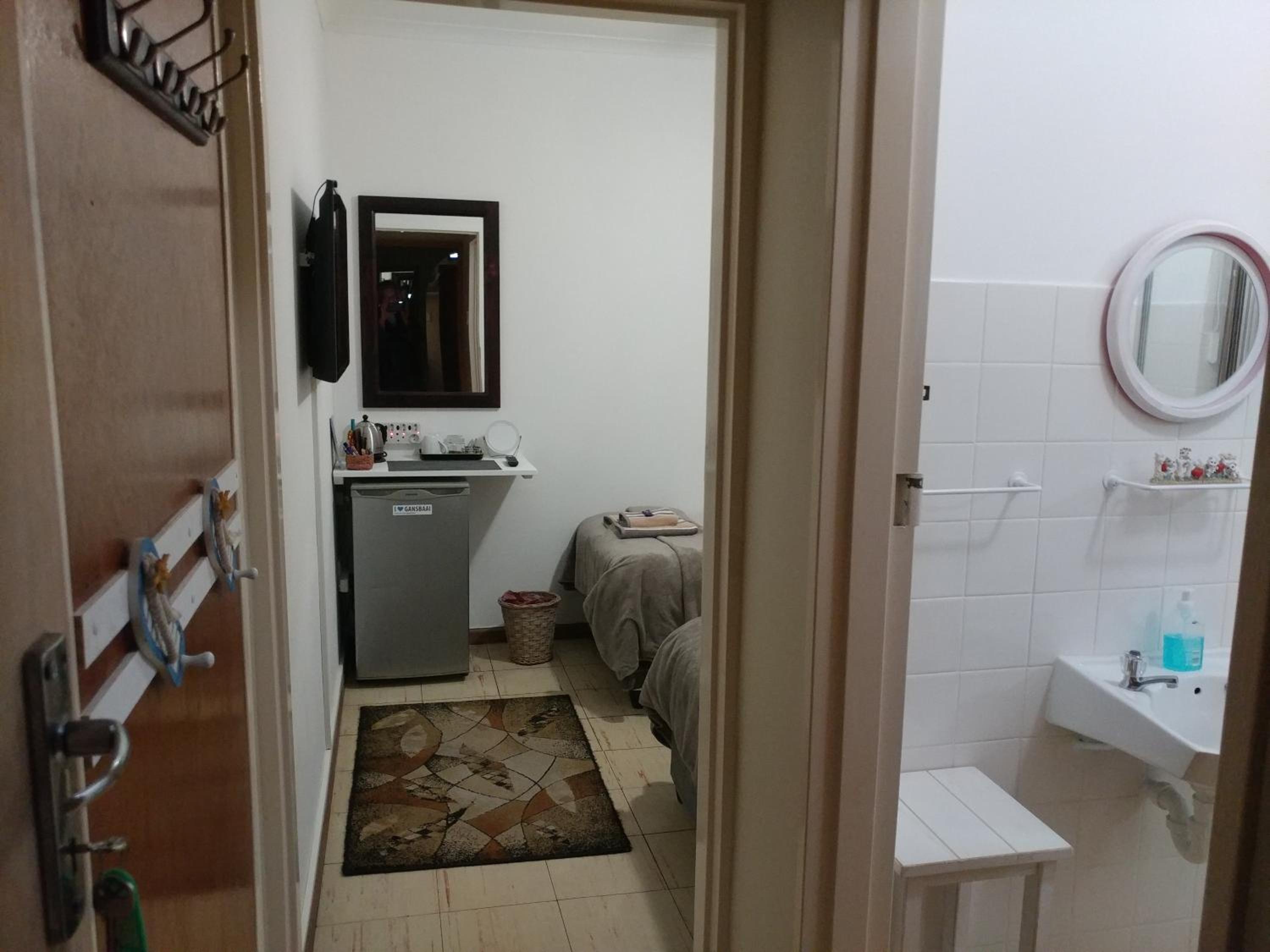 Twin Room - Photo 2