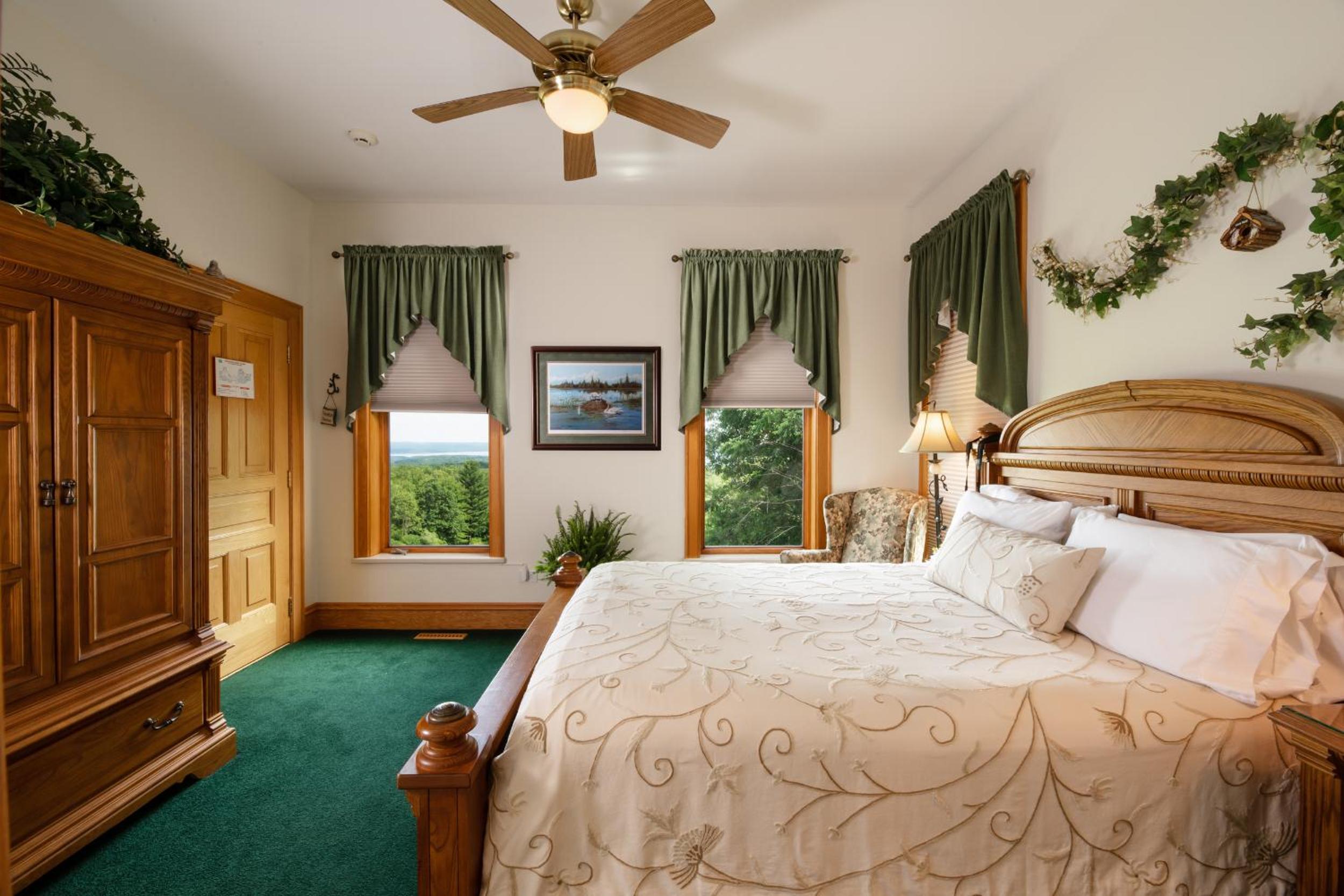 Deluxe Queen Room