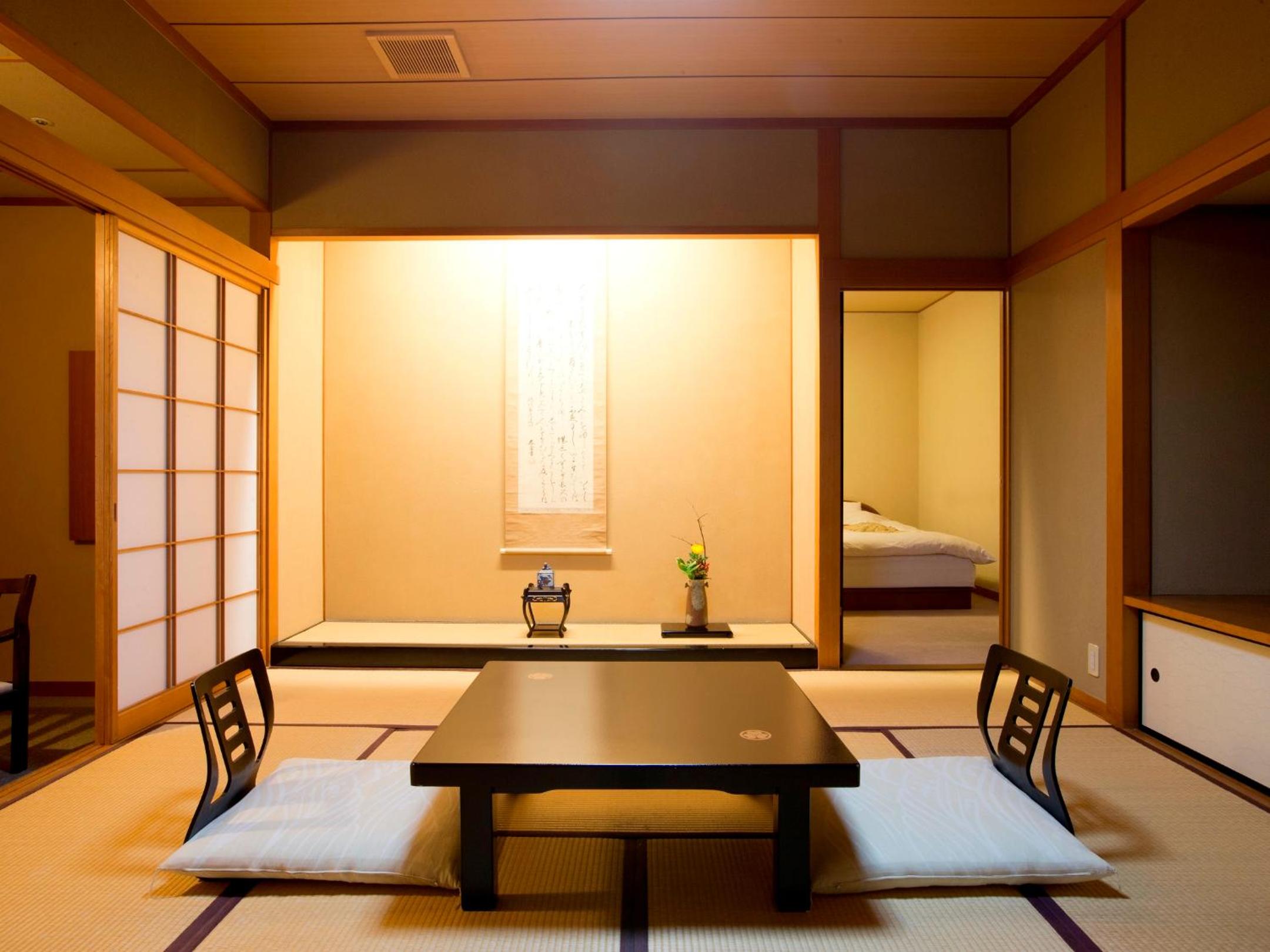 Japanese-style Western Room with Bed - Main Wing Zuiun
