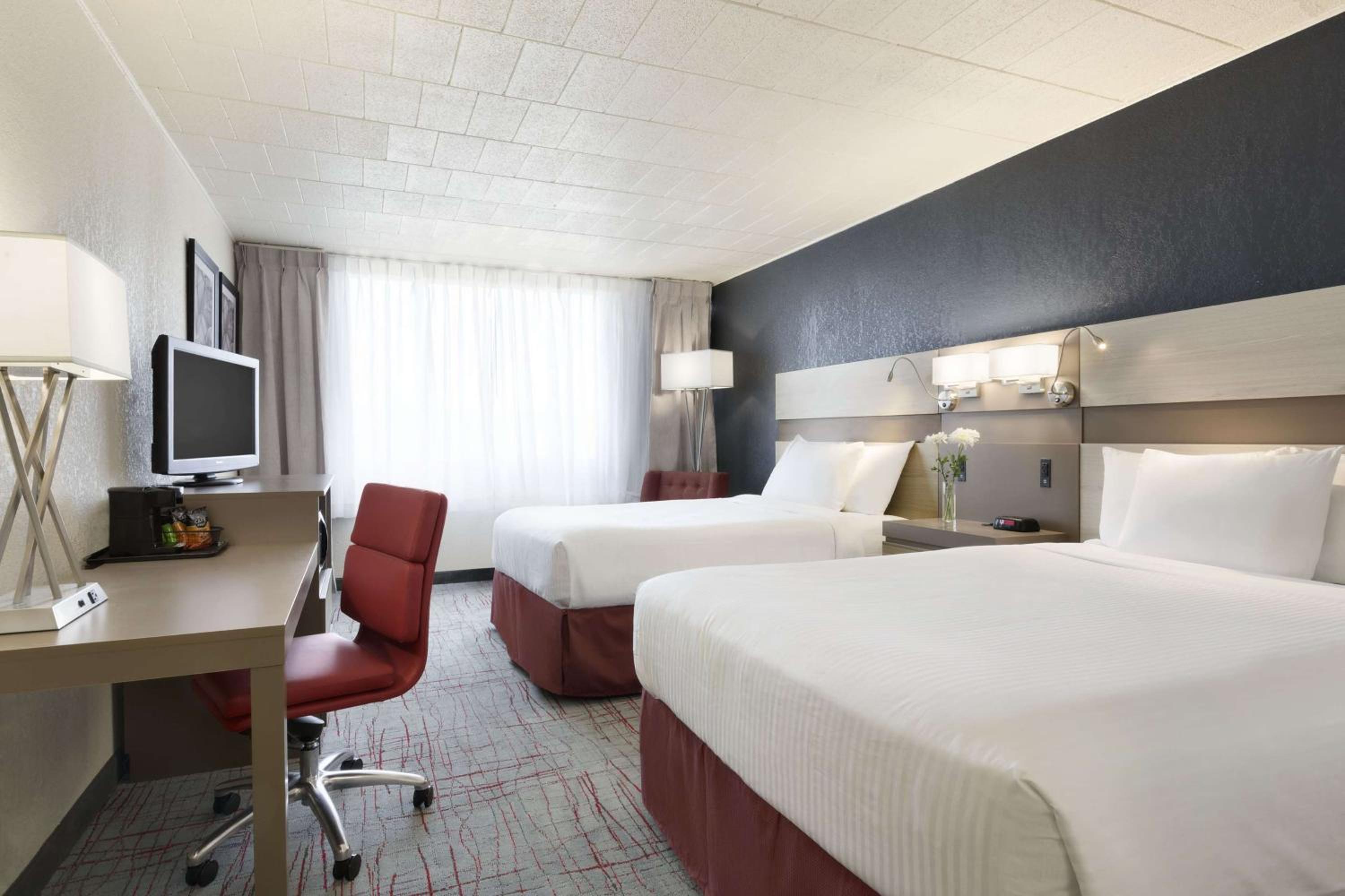 Double Room with Two Double Beds - Non-Smoking - Photo 2