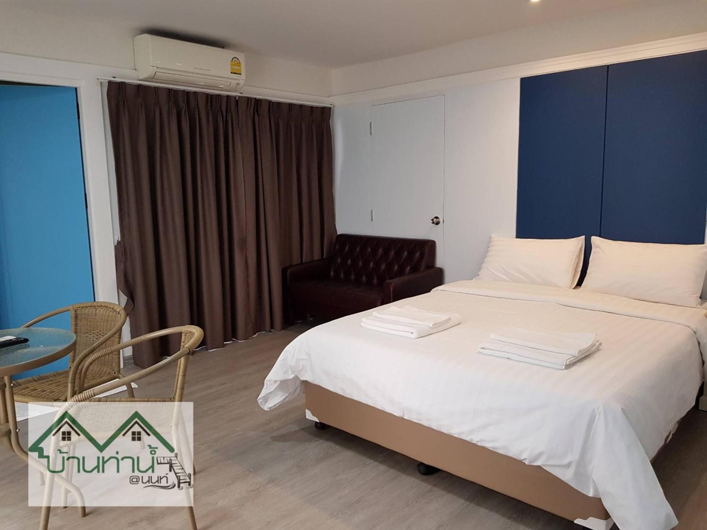 Deluxe Double Room with Balcony photo 3