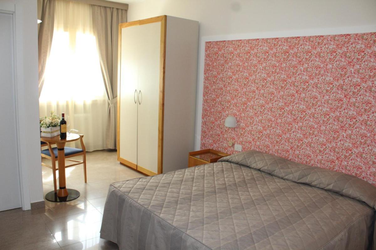 Double or Twin Room photo 1