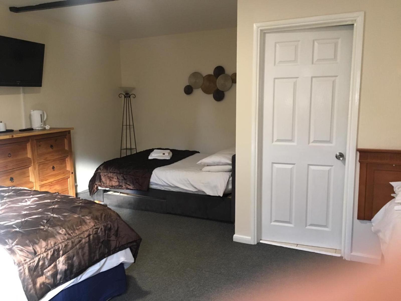 Standard Triple Room - Photo 3