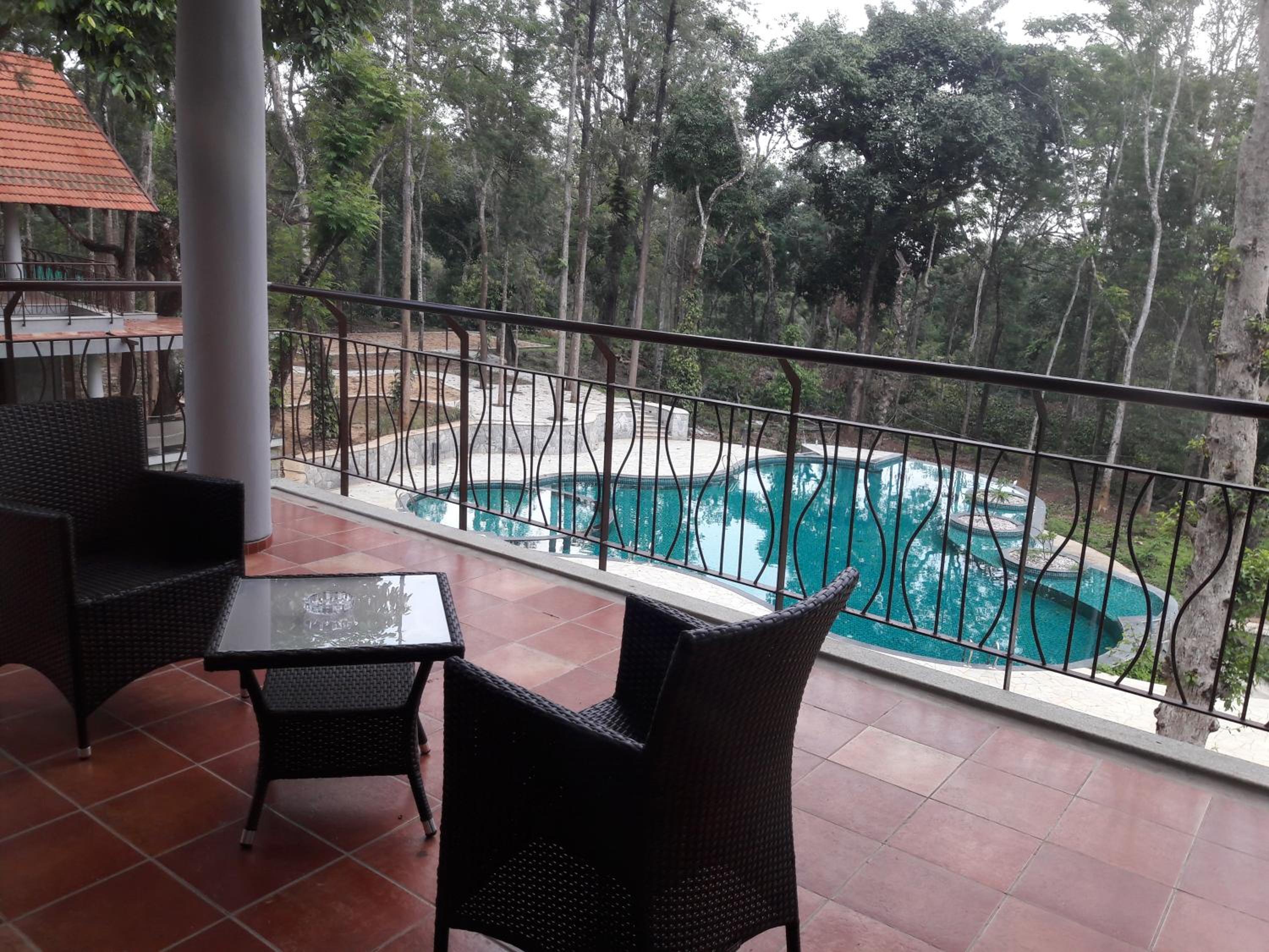 Deluxe Room with Balcony - Photo 3