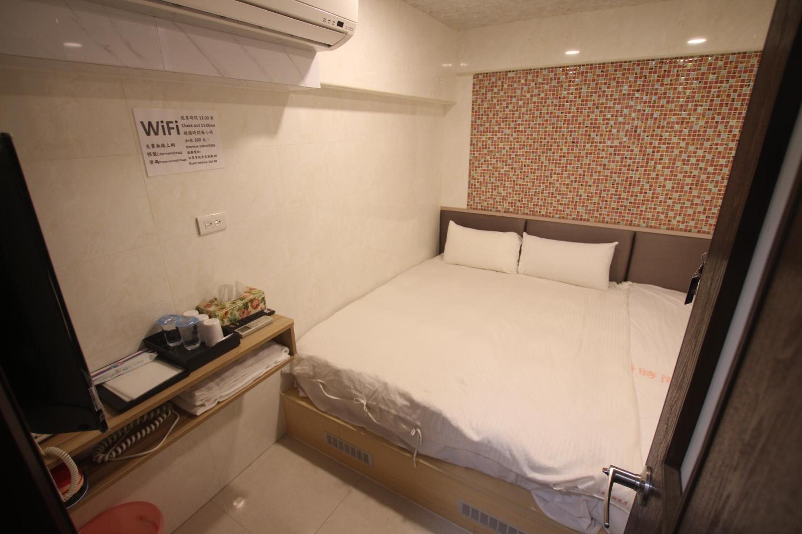 Standard Triple Room no window photo 1