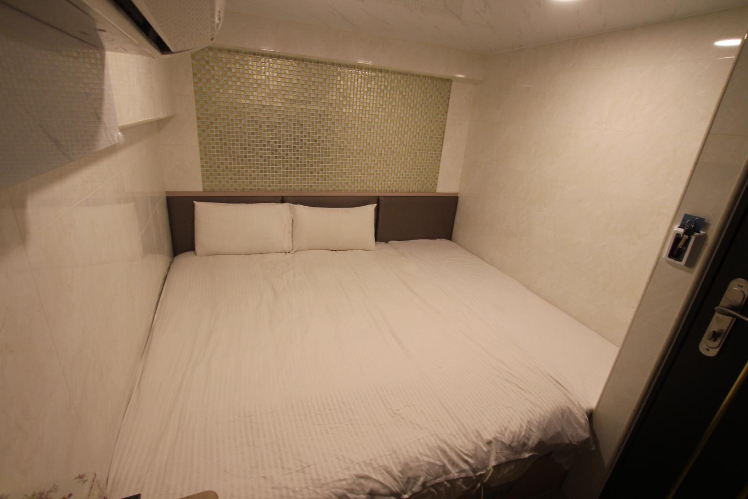 Standard Double Room No Window photo 3
