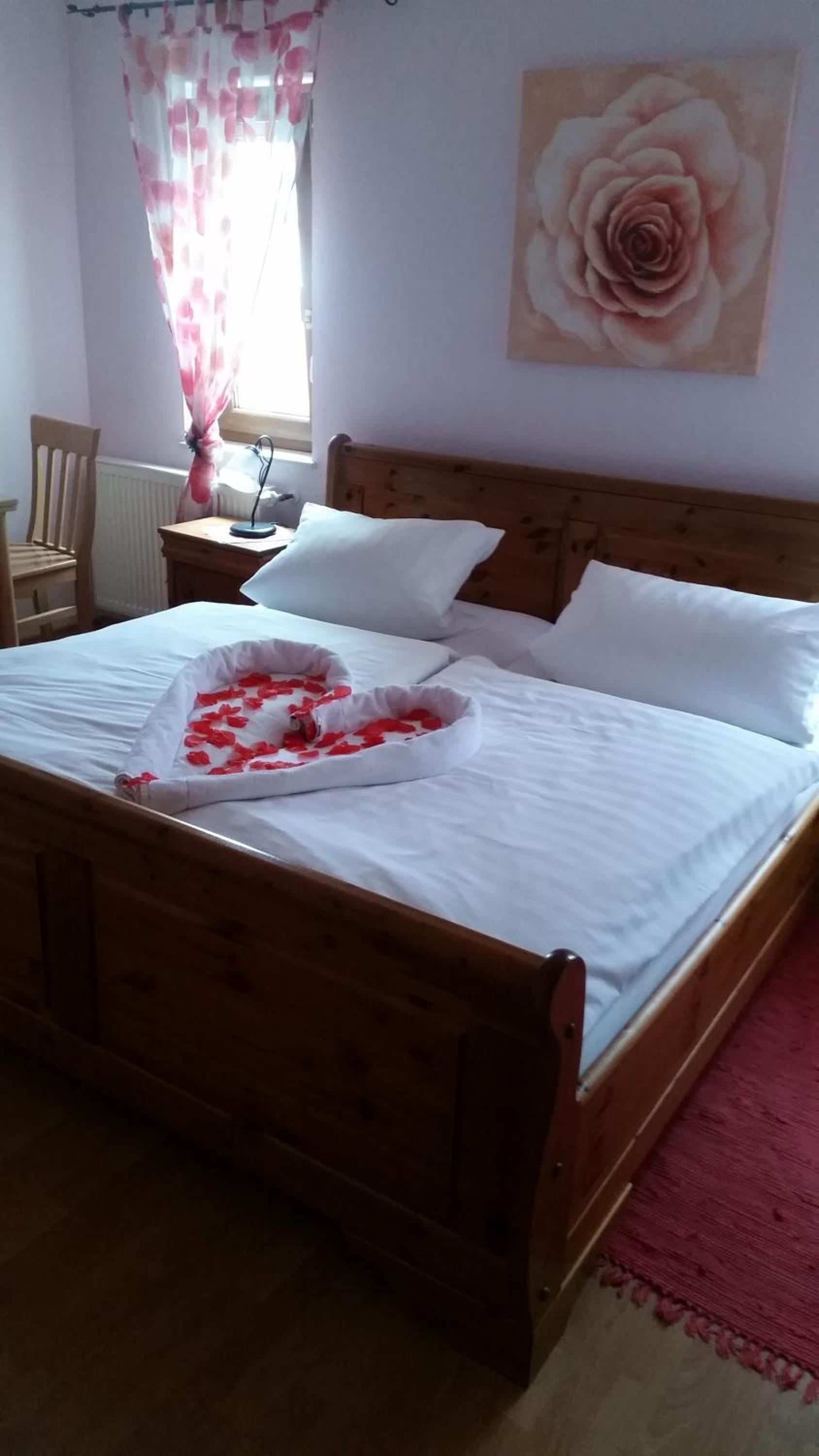 Double Room with Private Bathroom - Photo 1