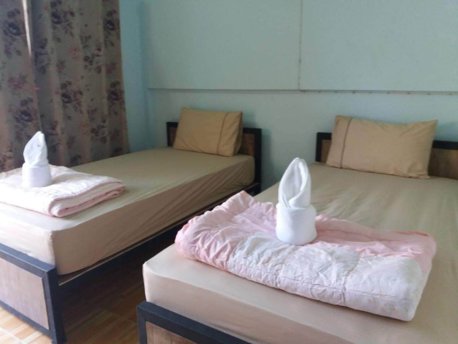 Standard Twin Room with Fan - Photo 1