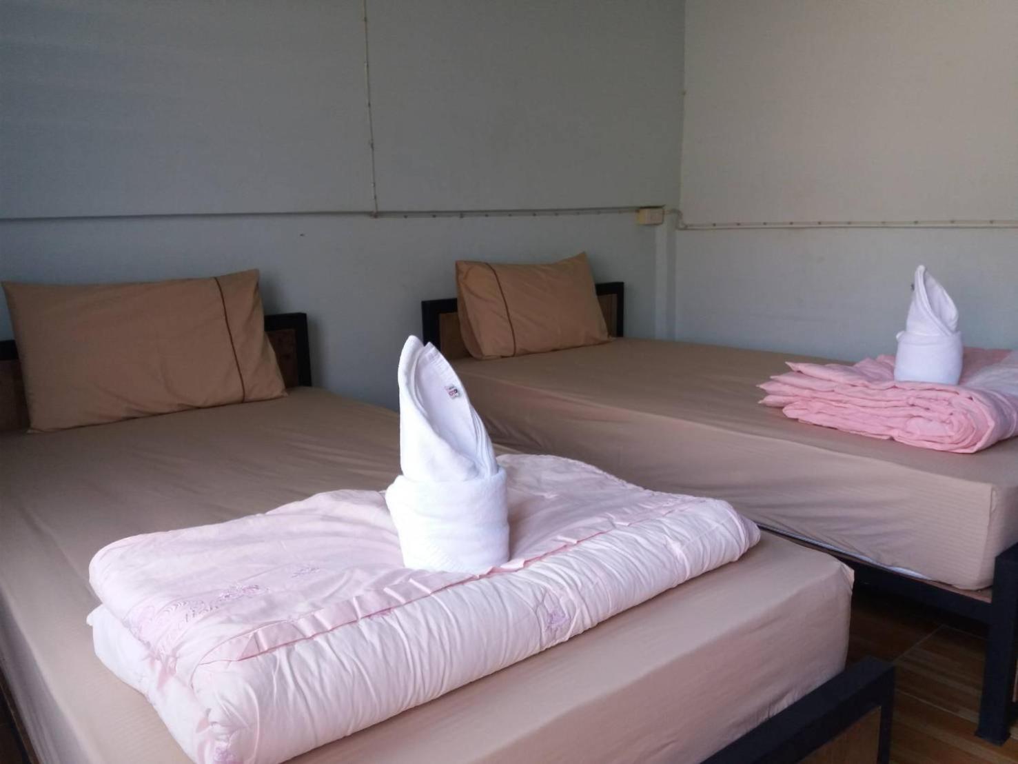 Standard Twin Room with Fan - Photo 5