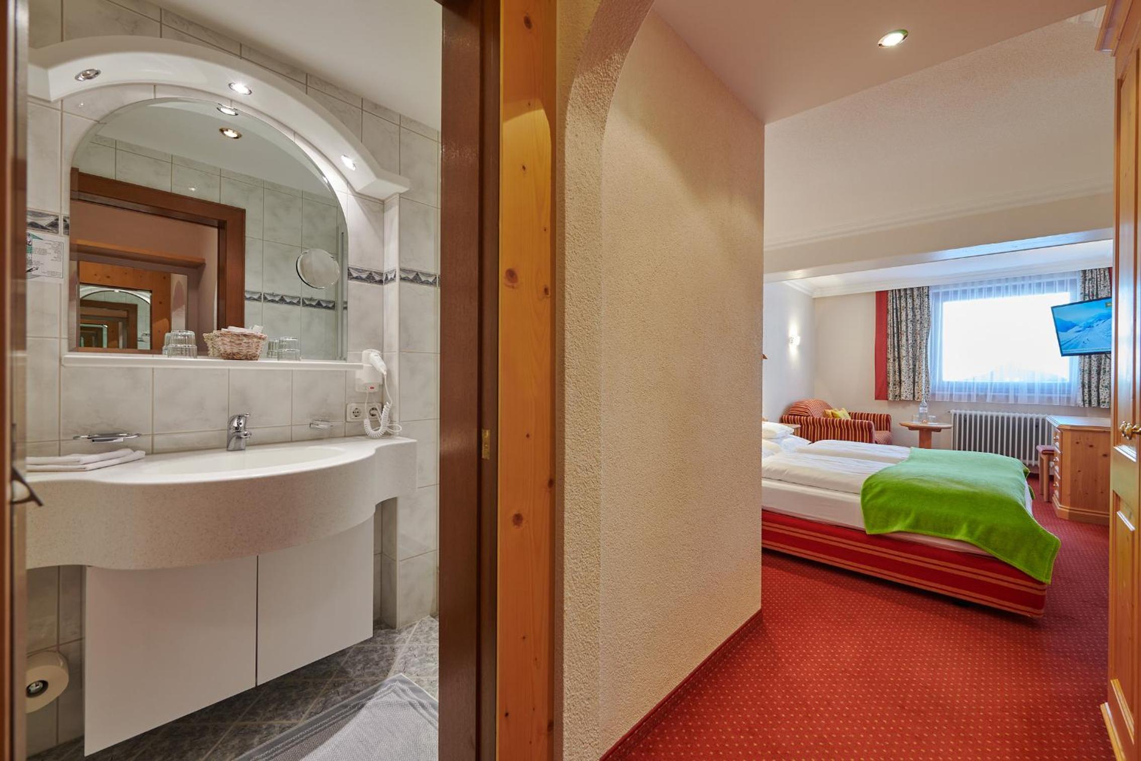 Standard Double Room - Photo 4