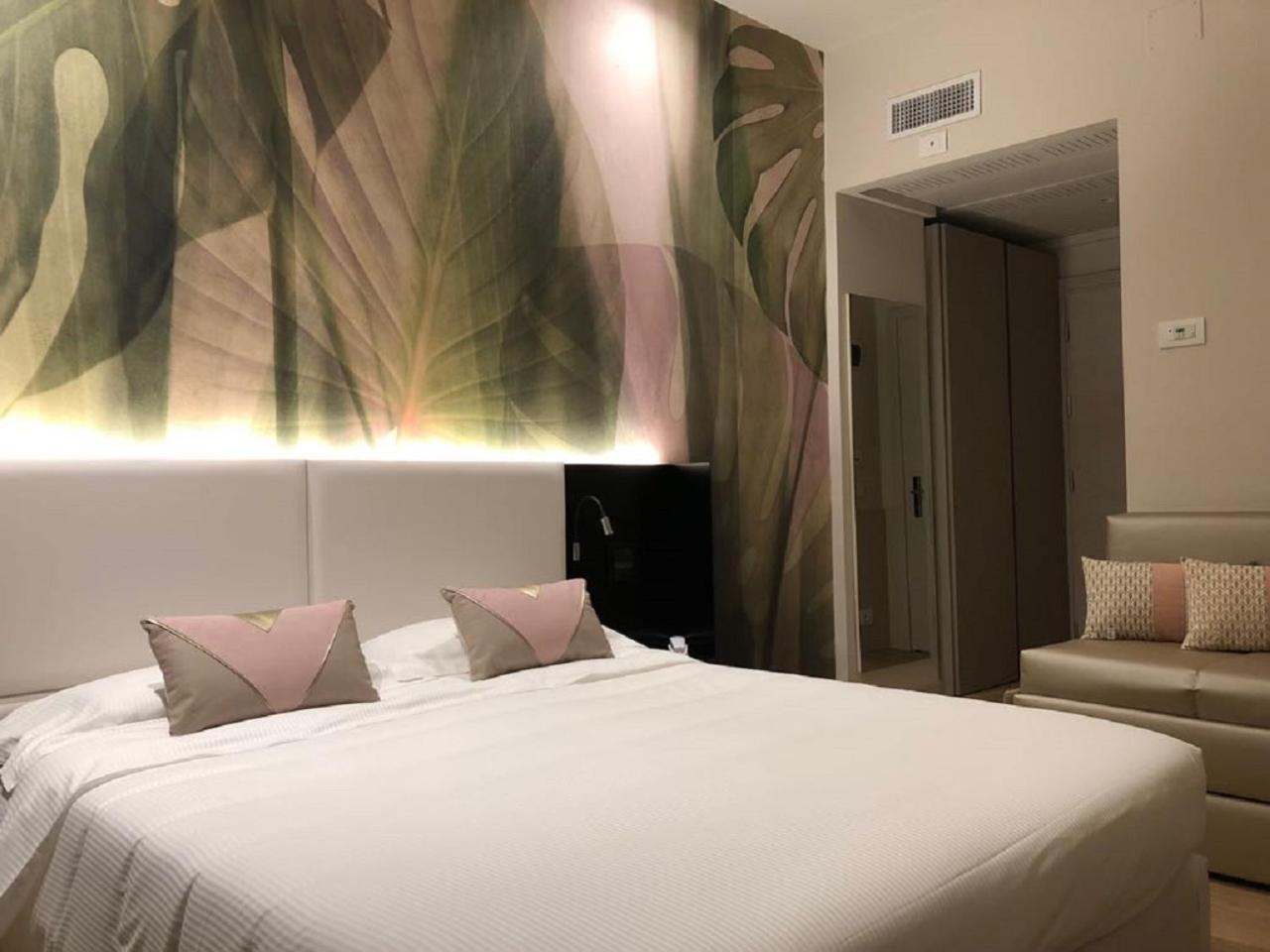 Deluxe Triple Room with Sea View - Photo 1