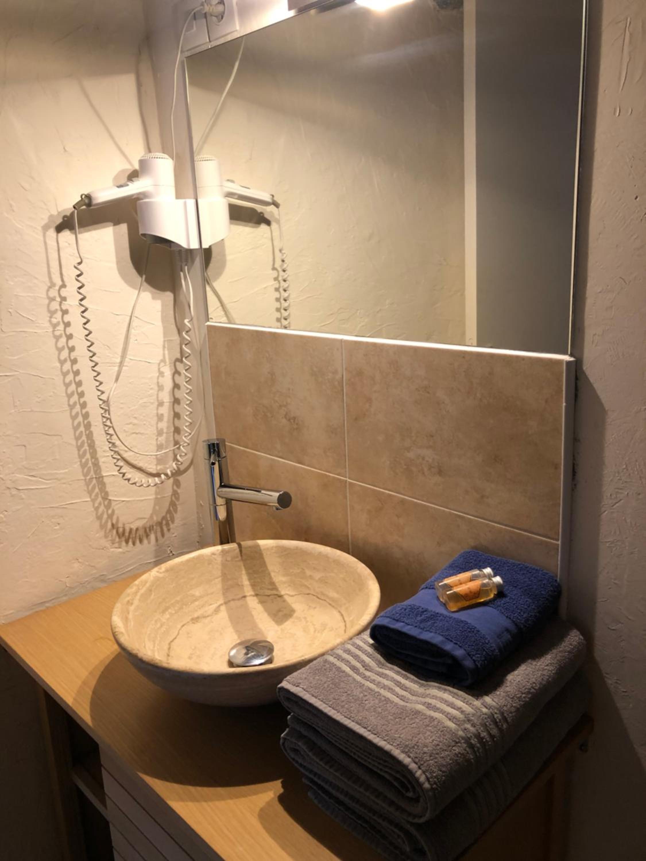 Double Room with Private Bathroom photo 1