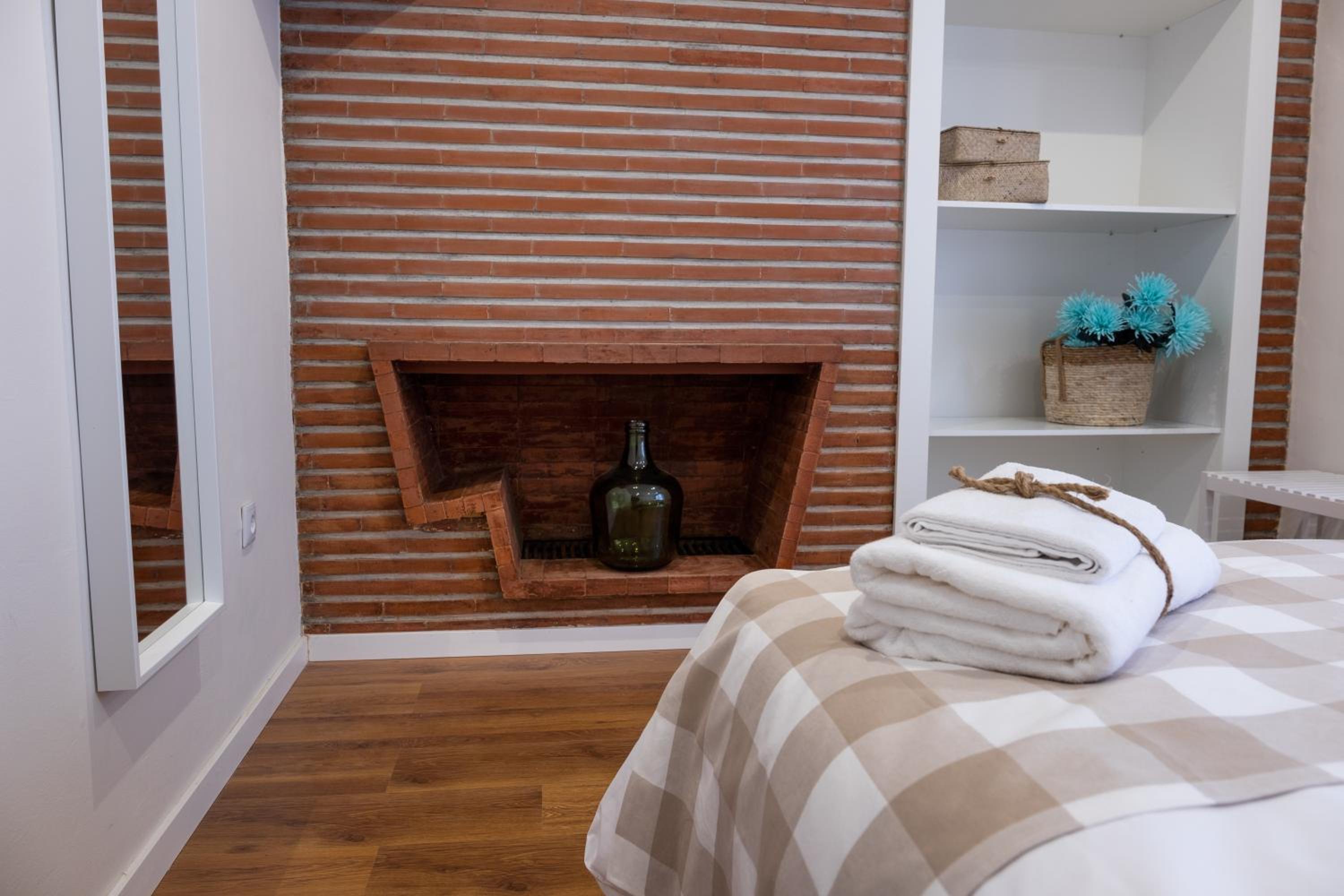 Twin Room with Bathroom - Photo 4