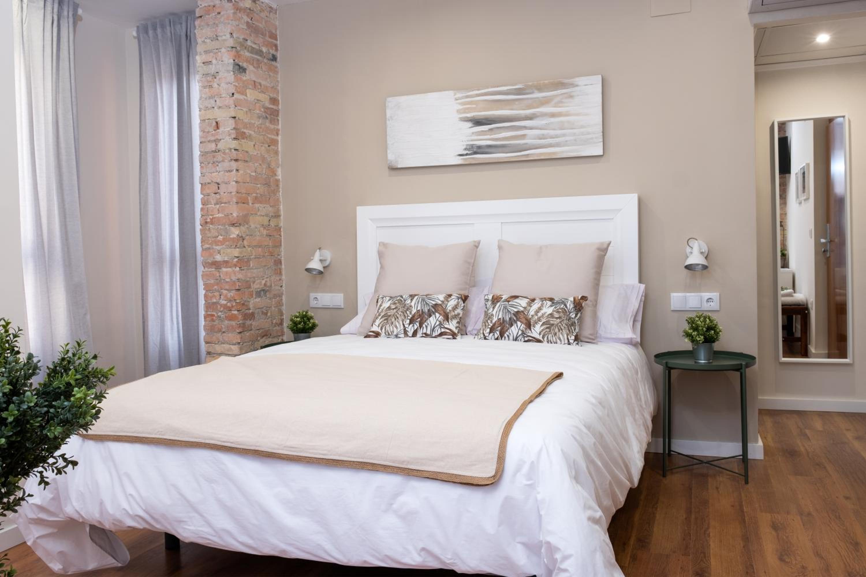 Double Room with Private Bathroom - Photo 1