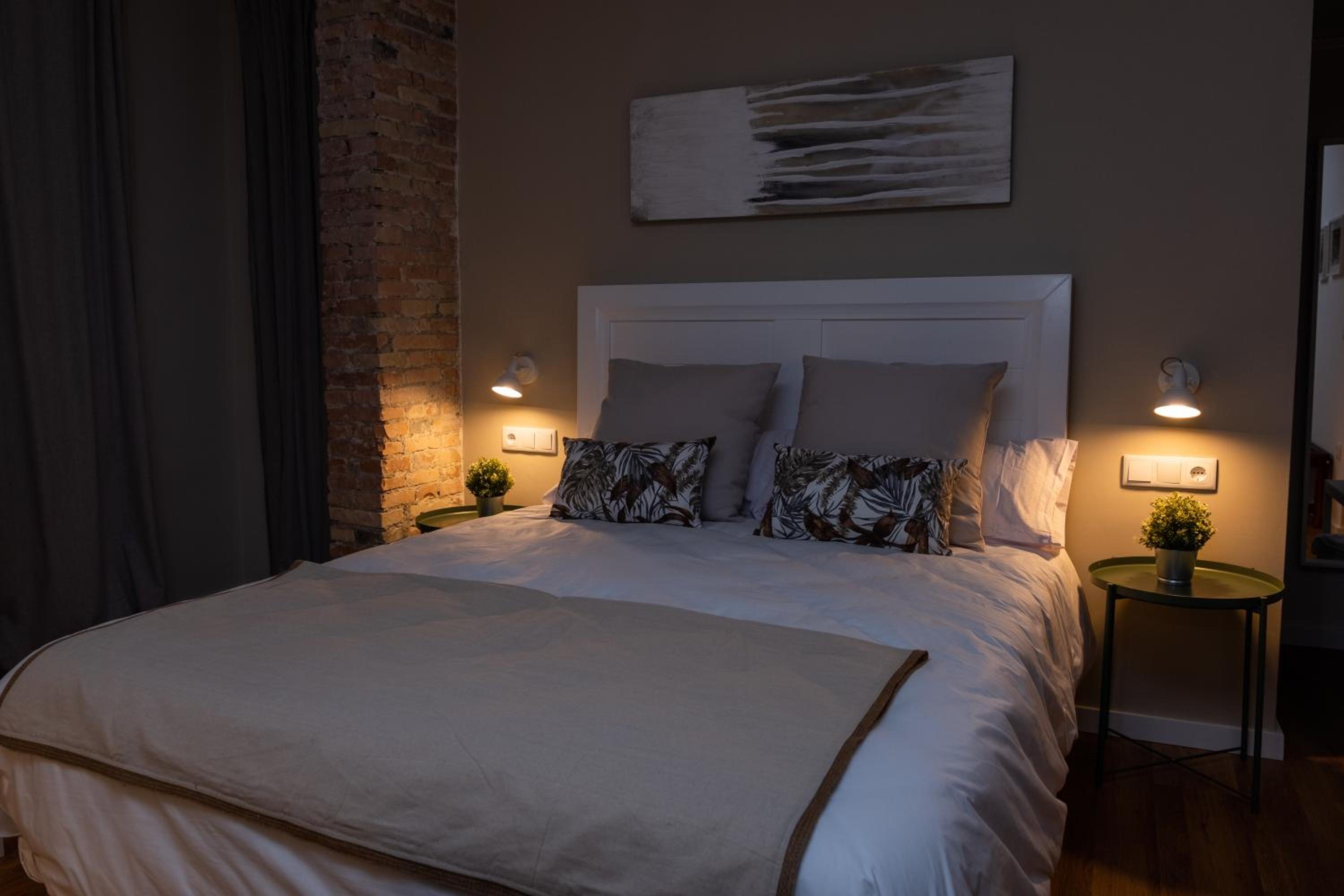 Double Room with Private Bathroom - Photo 3