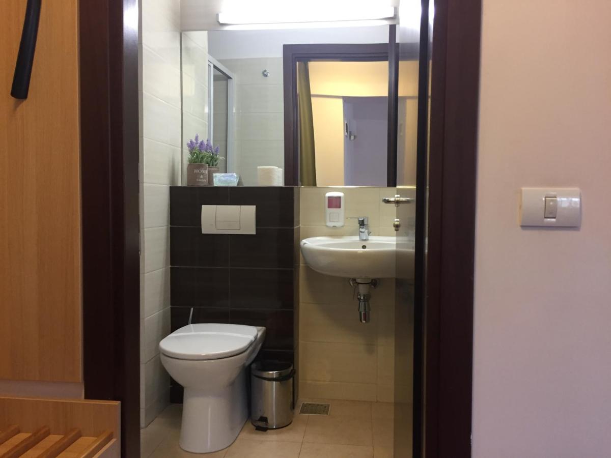 Suite 3* - Photo 3