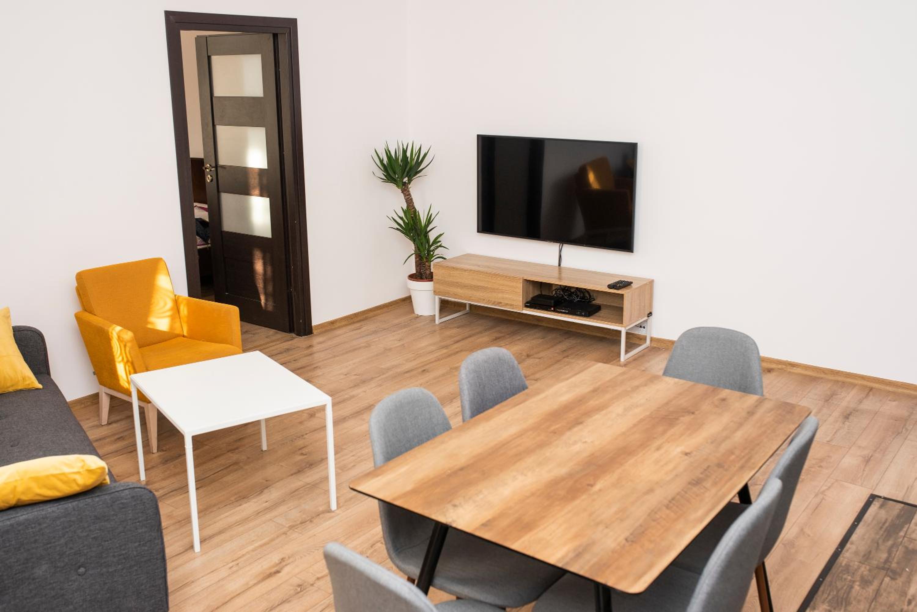 Two-Bedroom Apartment - Photo 5