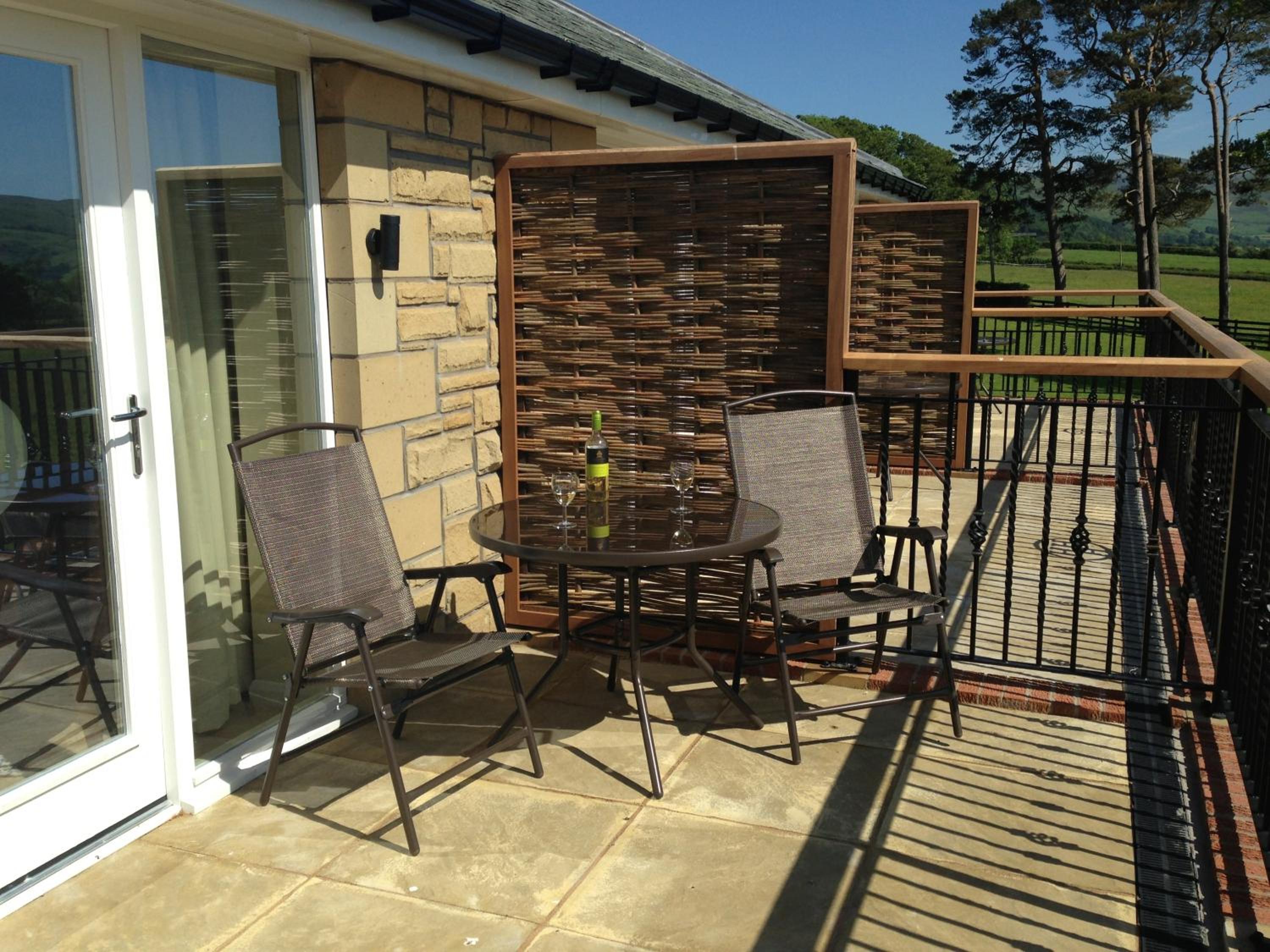 Deluxe Double Room with Balcony - Photo 4
