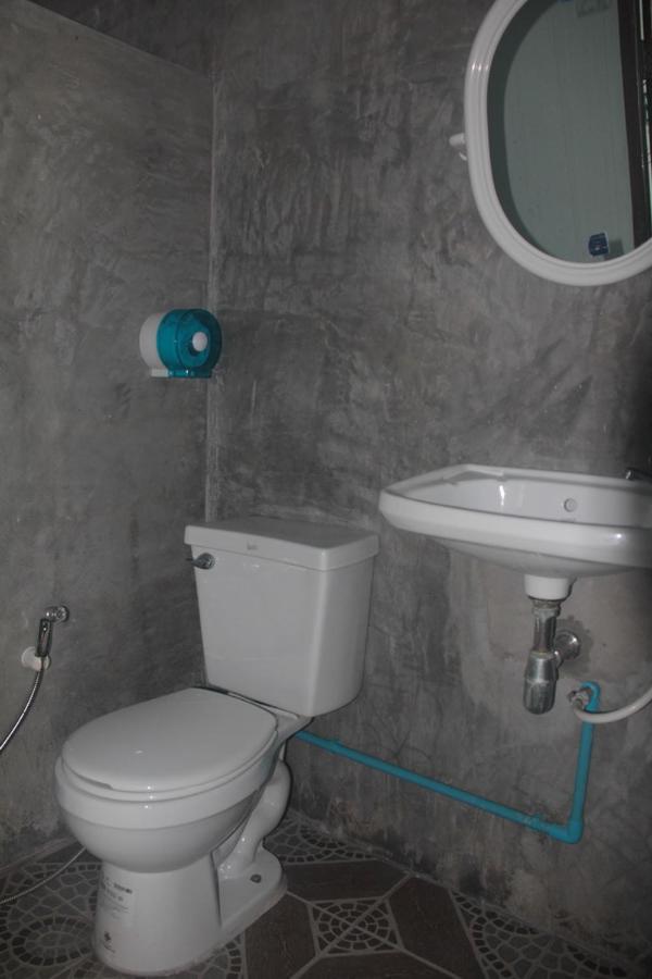Standard Twin Room with Fan - Photo 4