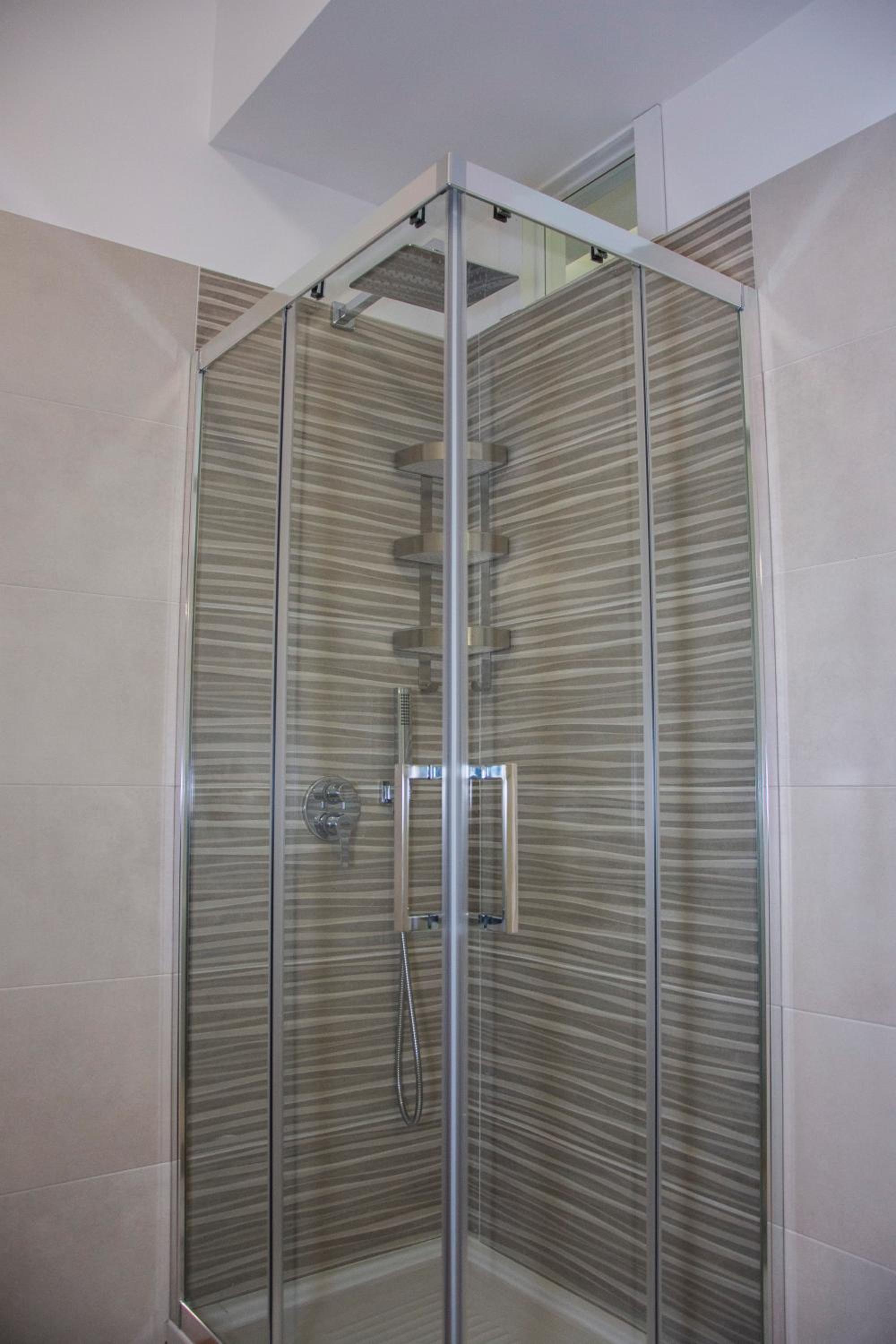 Double Room with Private Bathroom - Photo 23