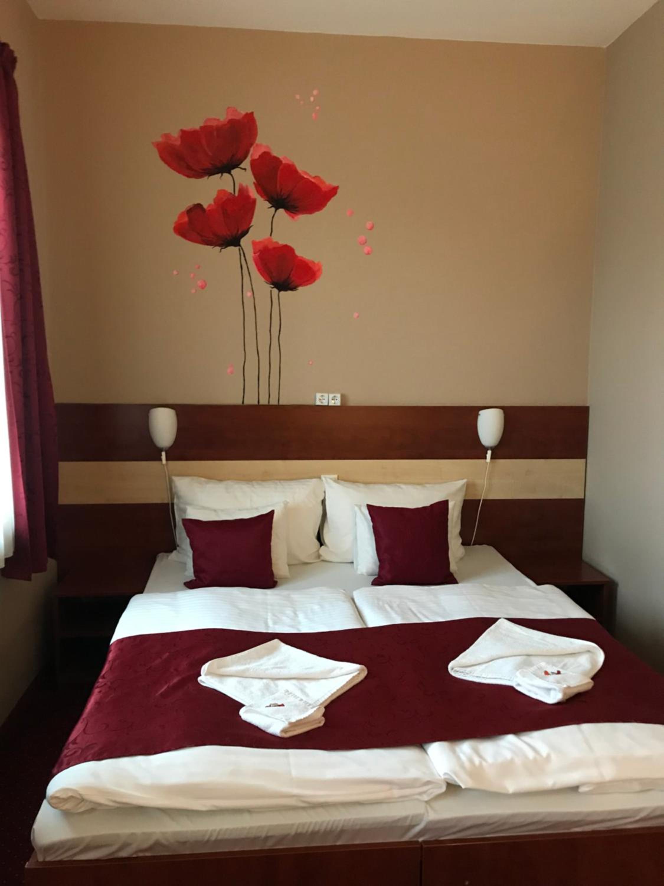 Double or Twin Room - Photo 8