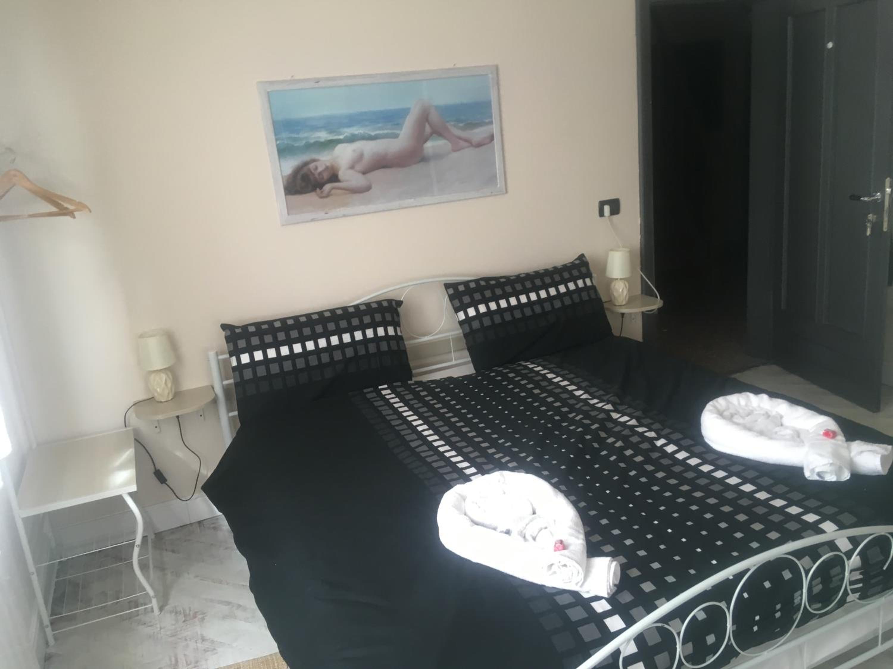 Double or Twin Room - Photo 8