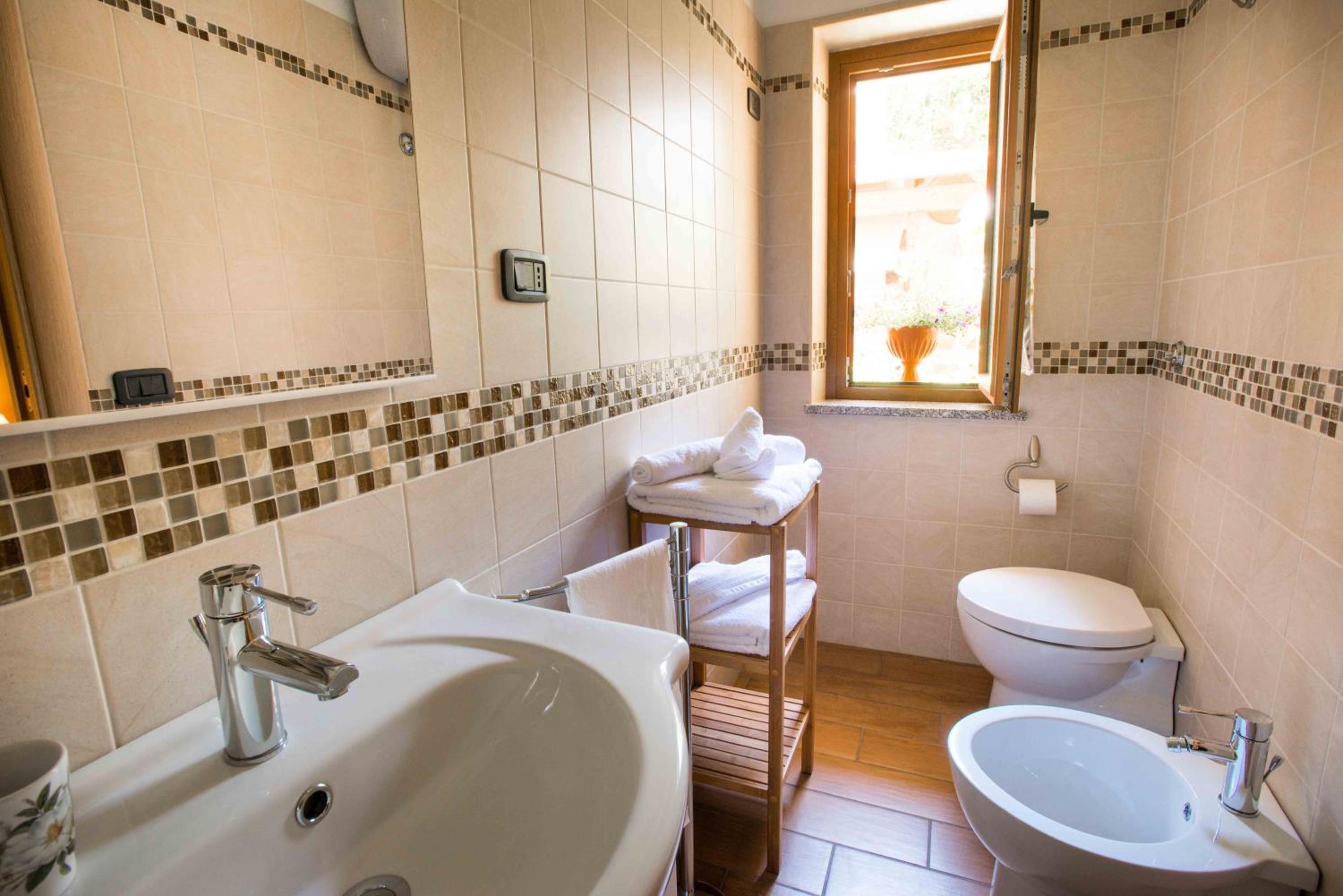 Double Room - Photo 10