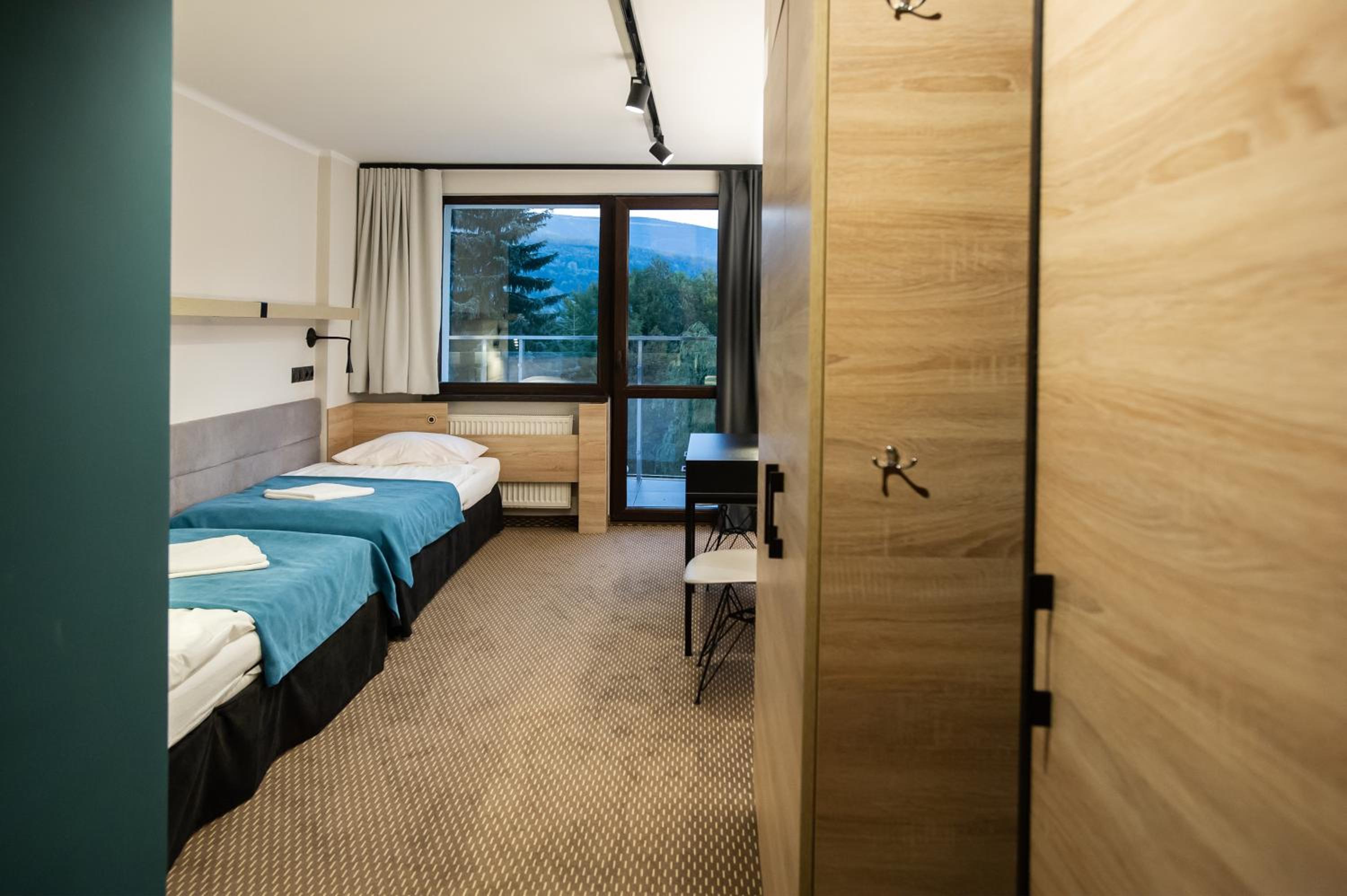 Twin Room with Mountain View - Photo 3
