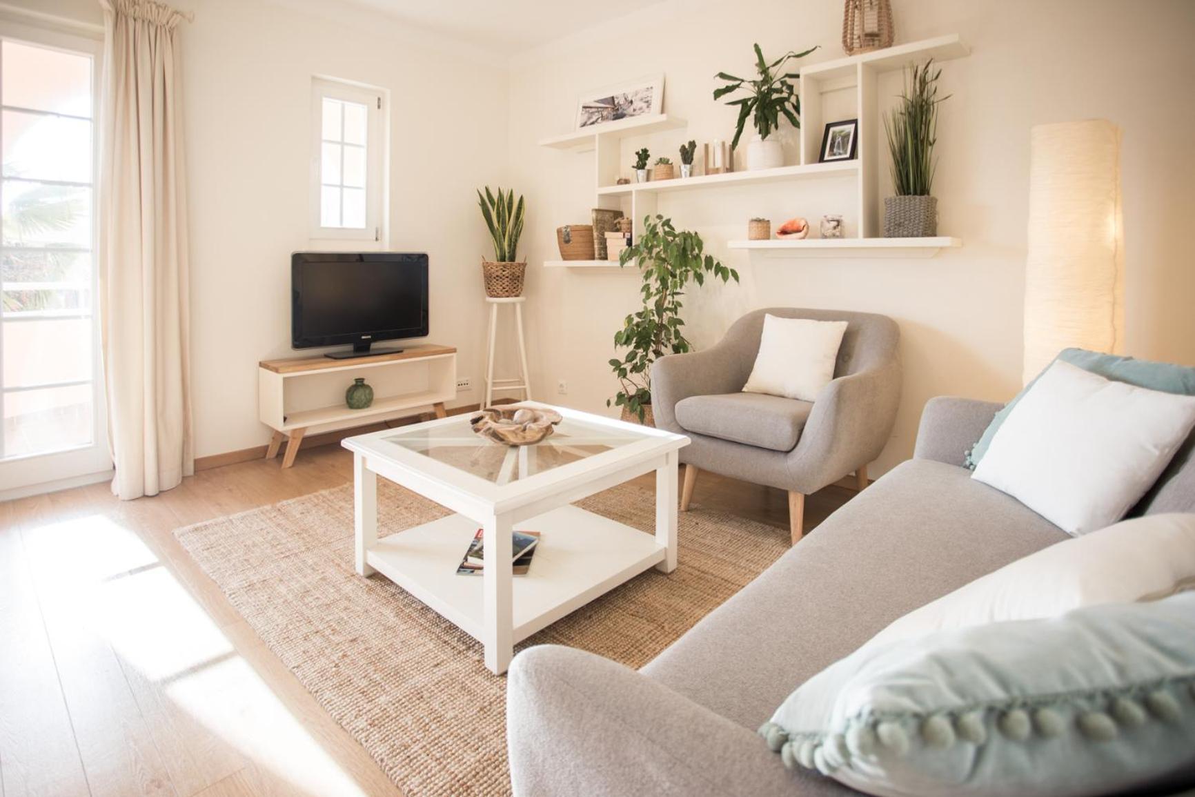 One-Bedroom Apartment with Terrace and Sea View photo 2