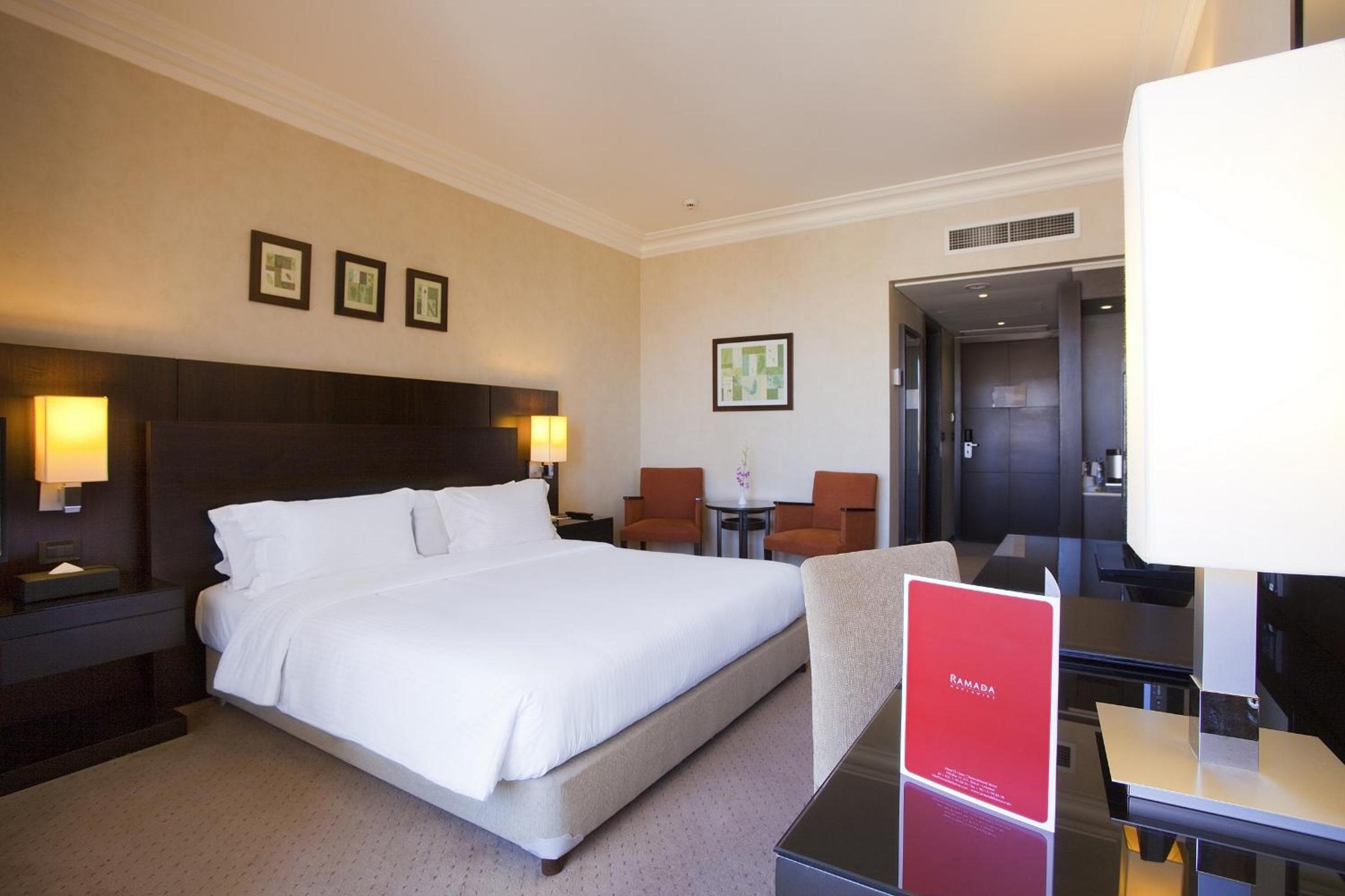 Panoramic King Suite - Non-Smoking - Photo 3