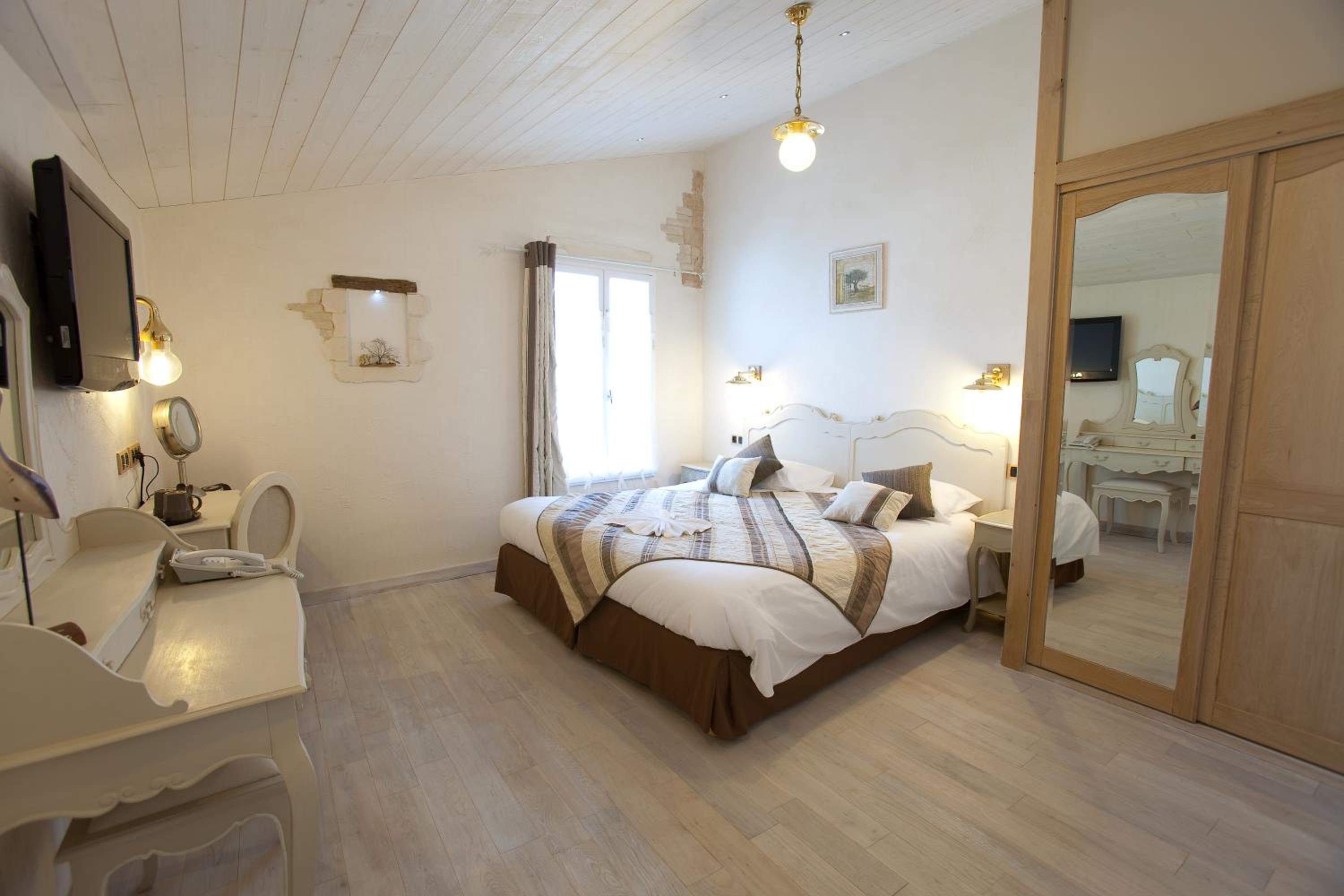 Large Double Room photo 1