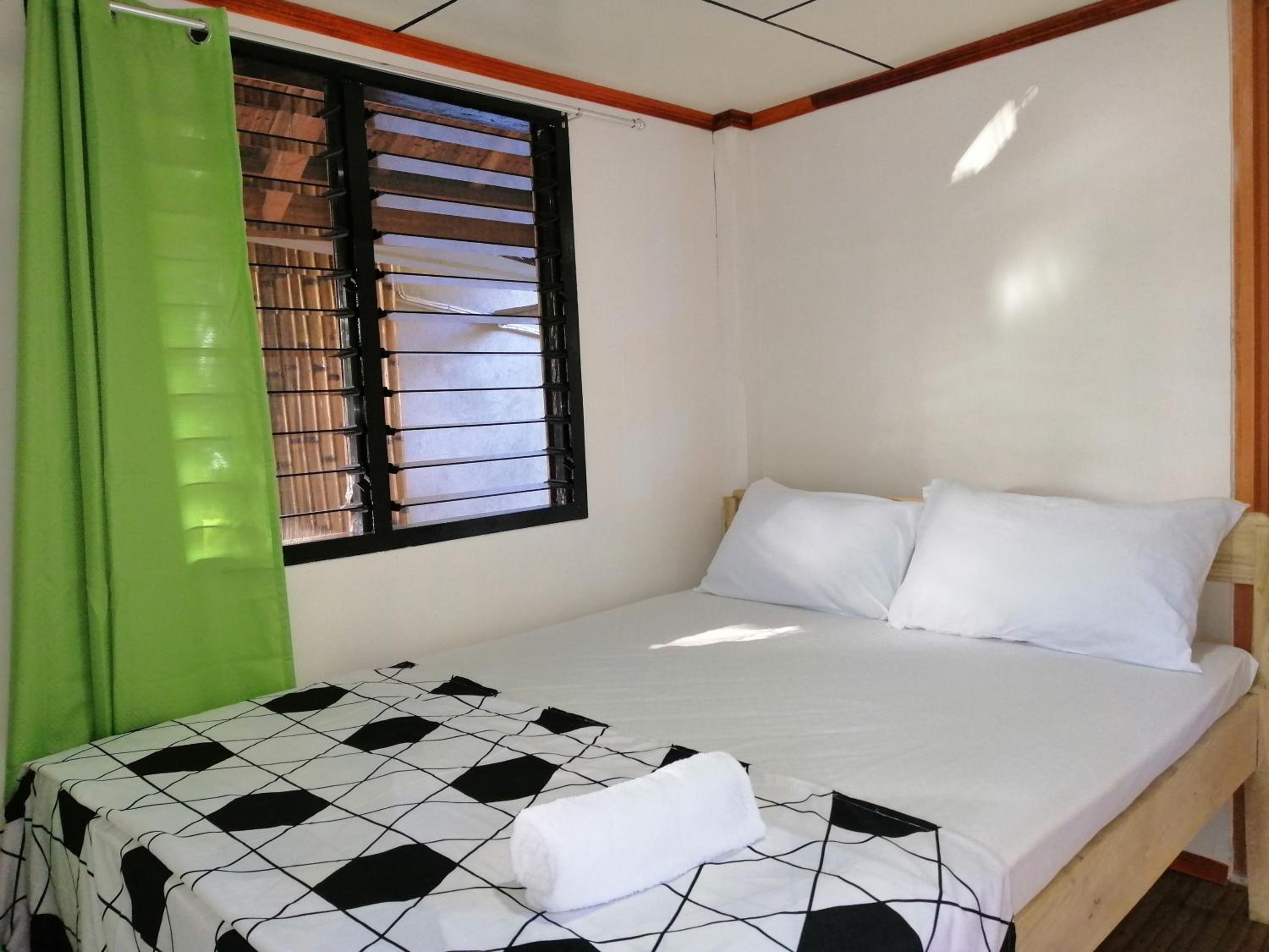 Double Room with Private Bathroom - Photo 11