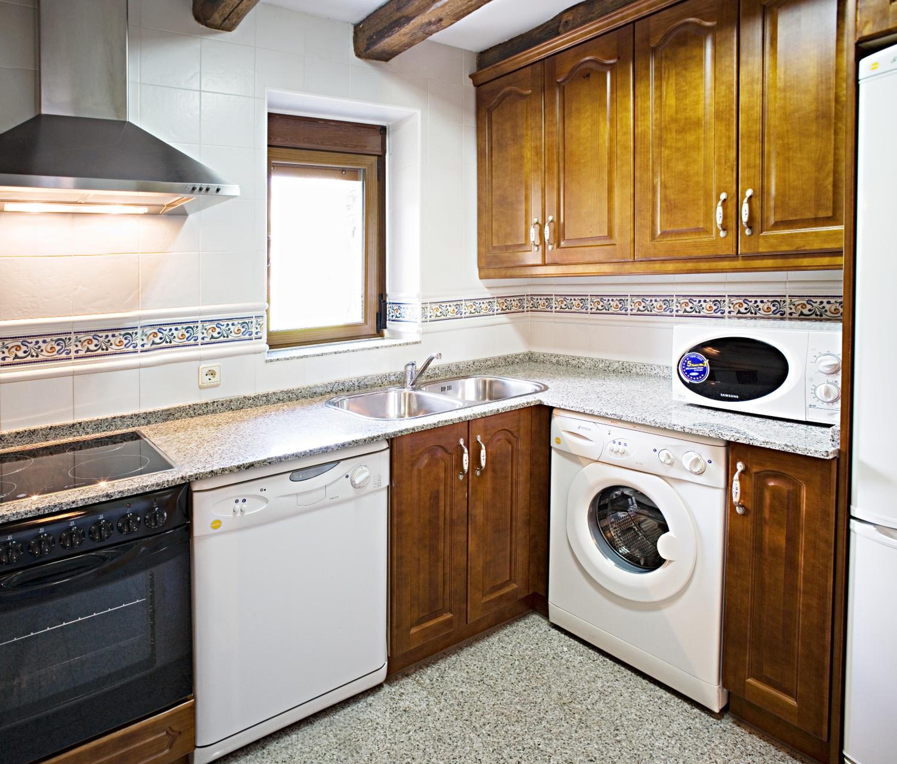 Two-Bedroom Apartment with Balcony photo 2
