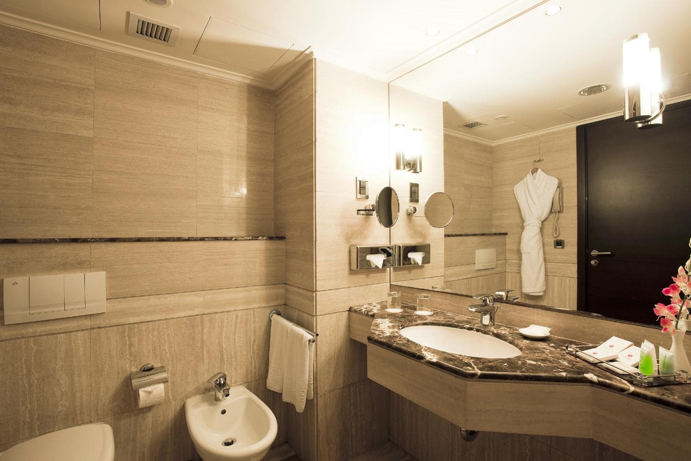 Panoramic King Suite - Non-Smoking - Photo 8