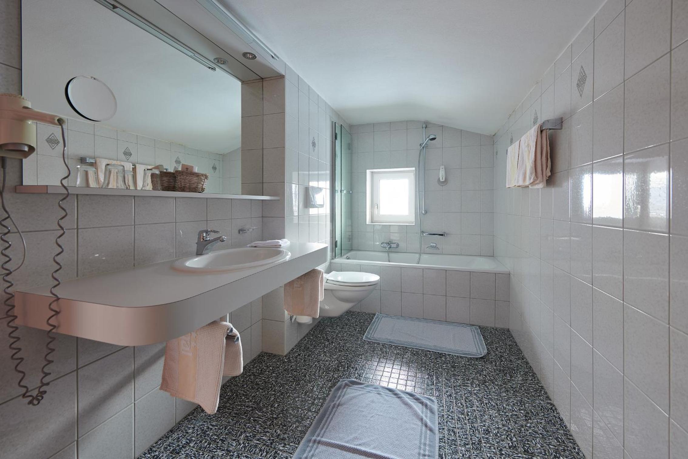 Superior Double Room with Balcony - Photo 3