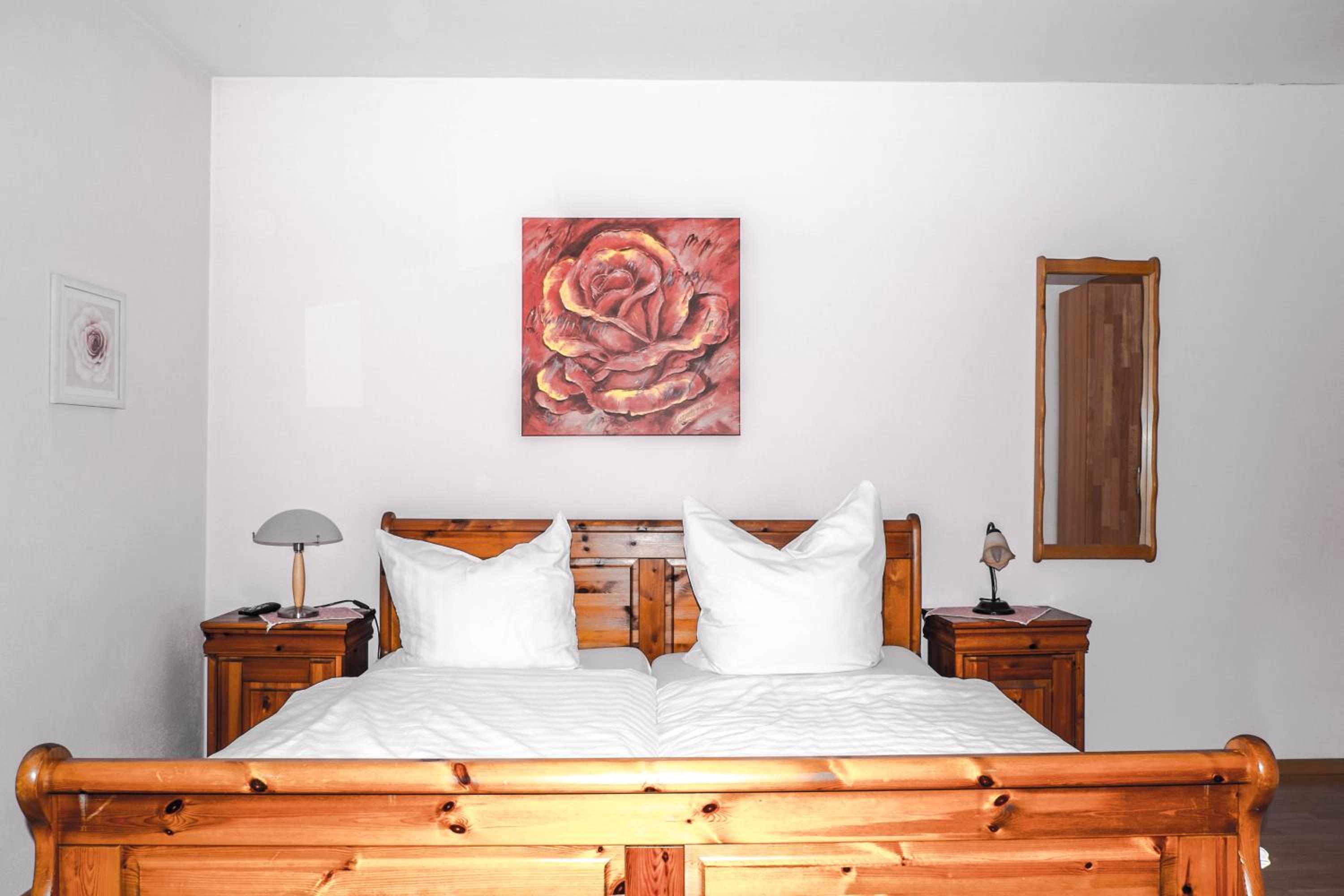 Double Room with Private Bathroom - Photo 2