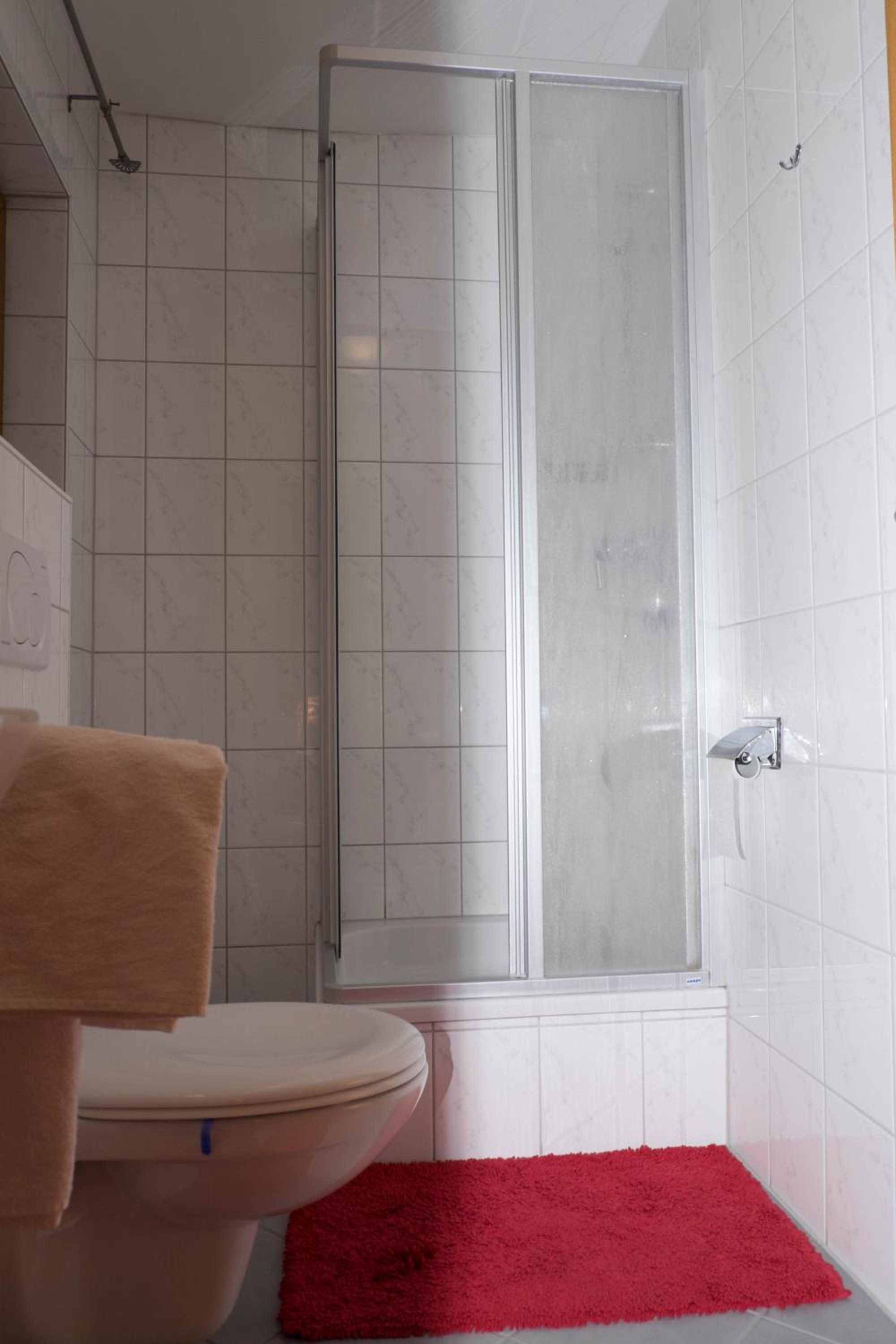 Double Room with Private Bathroom - Photo 3